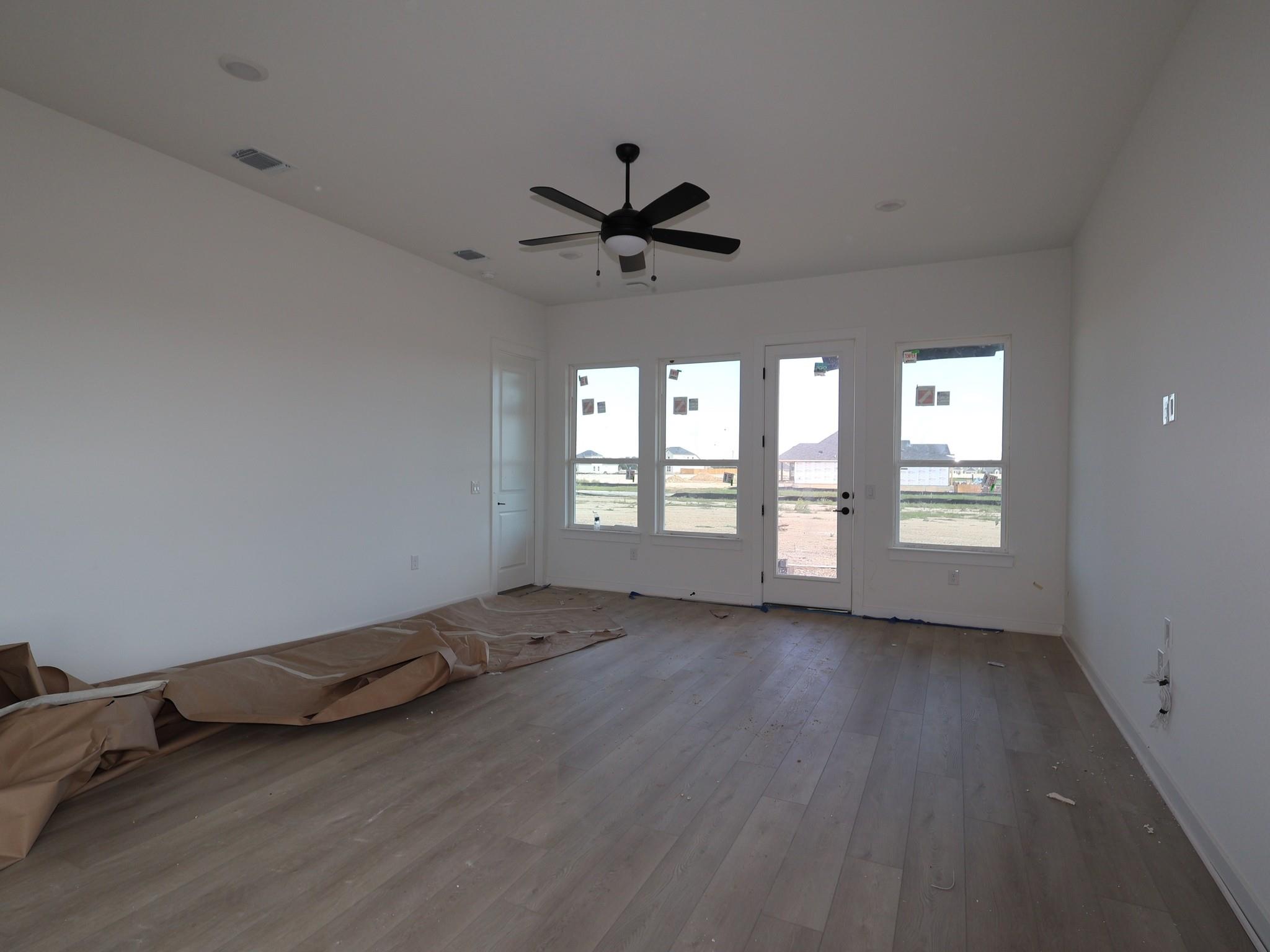 353  Champ Ave, photo 2