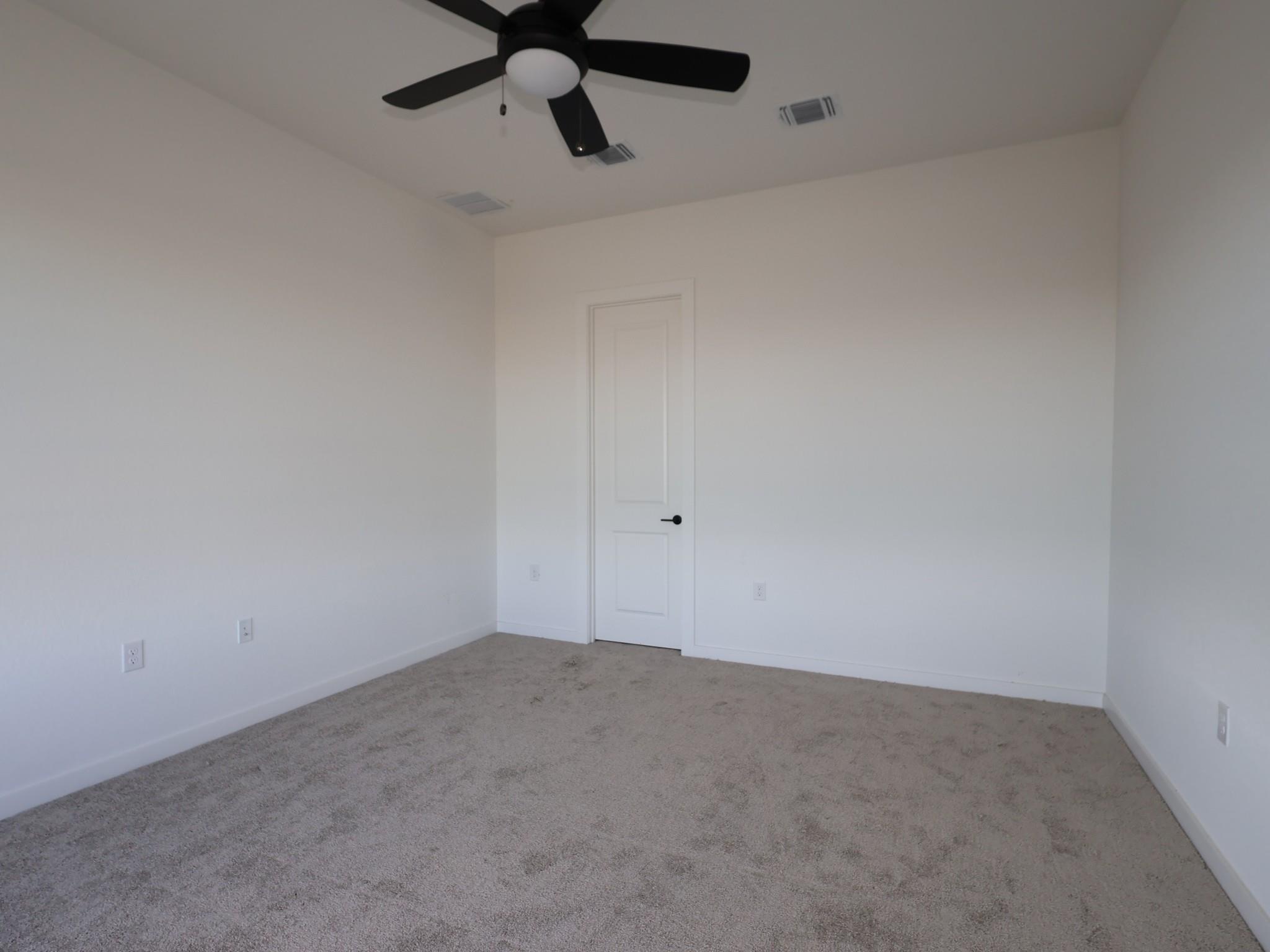 353  Champ Ave, photo 4