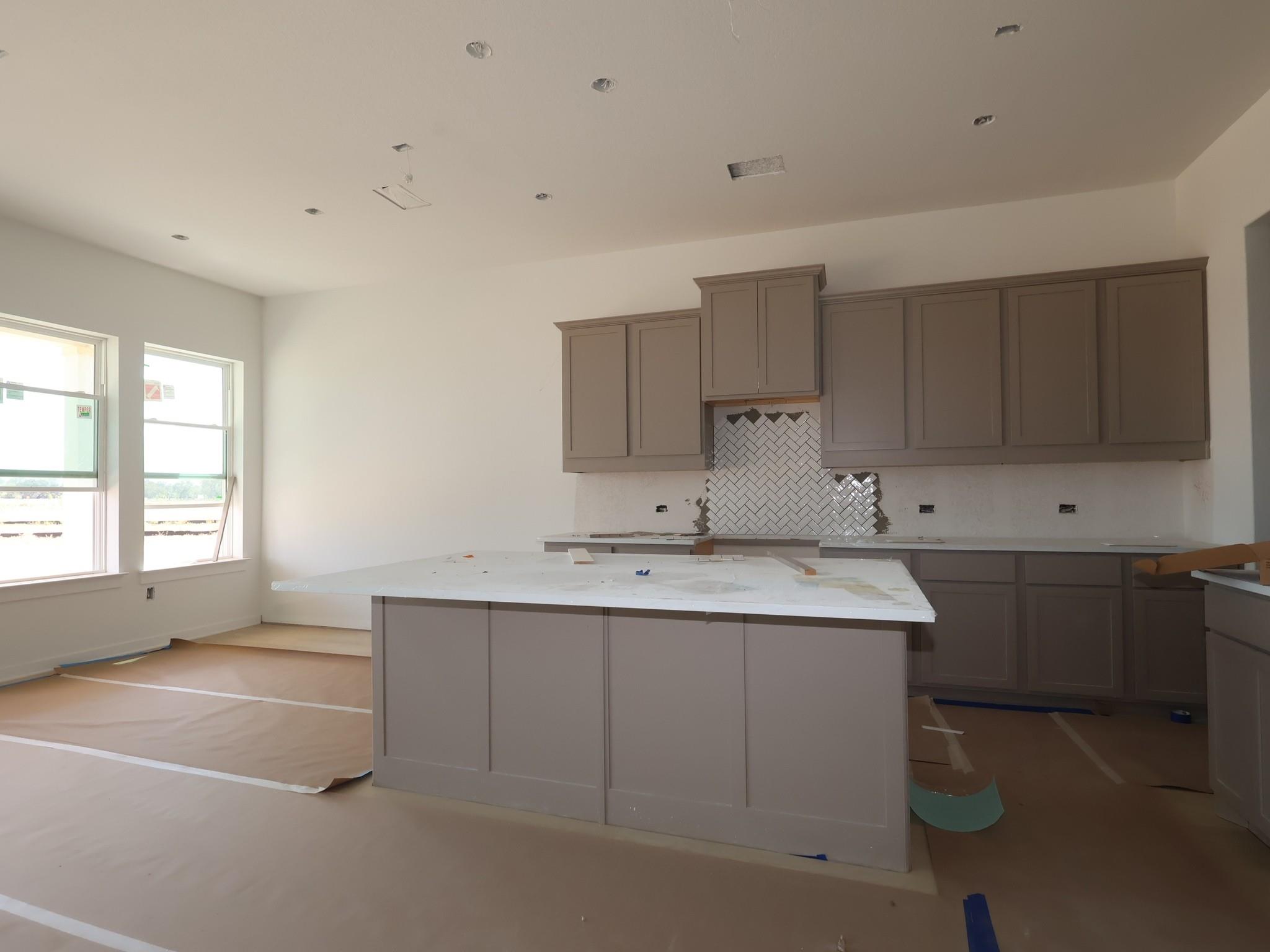 335  Champ Ave, photo 2