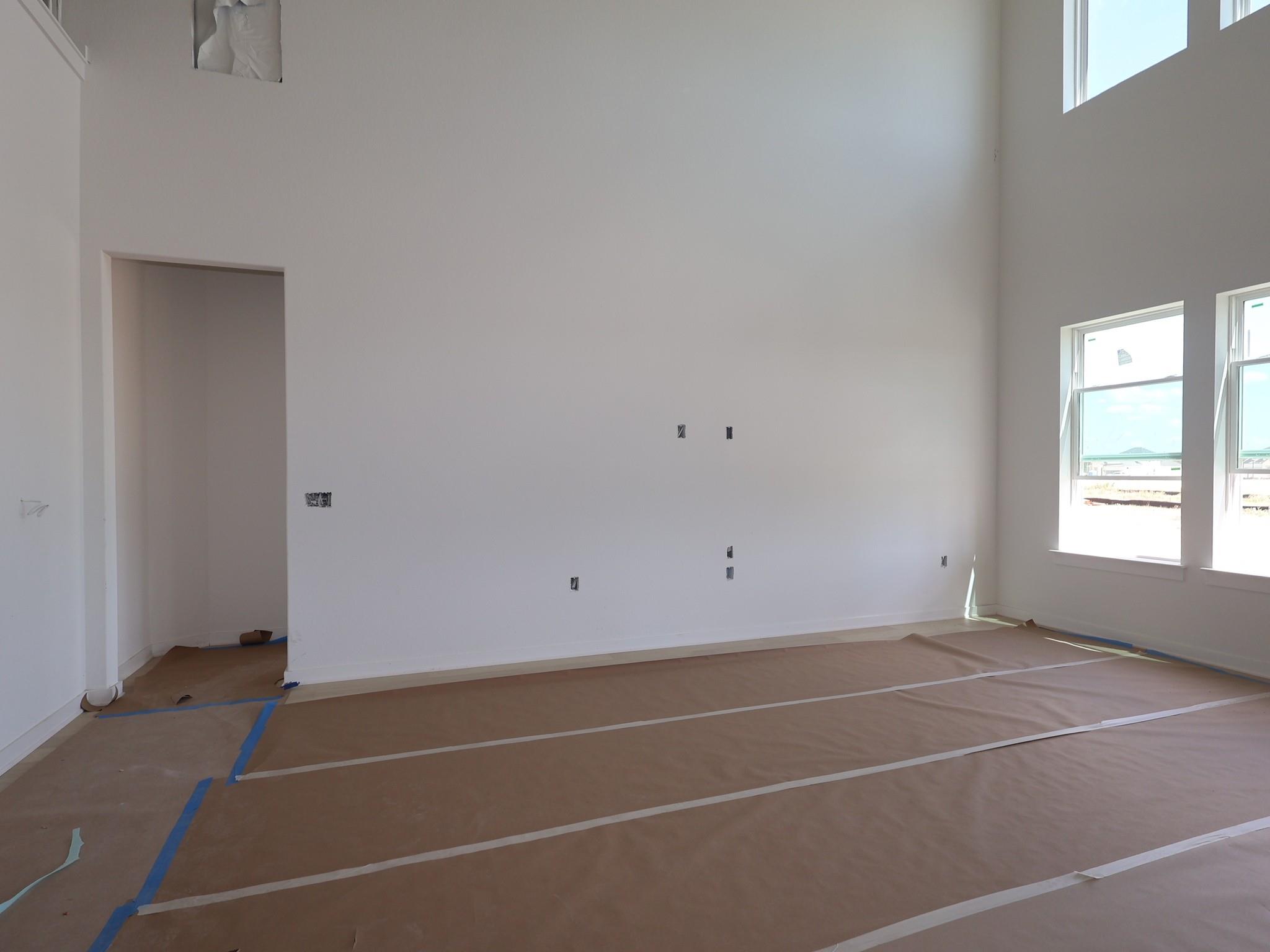 335  Champ Ave, photo 3