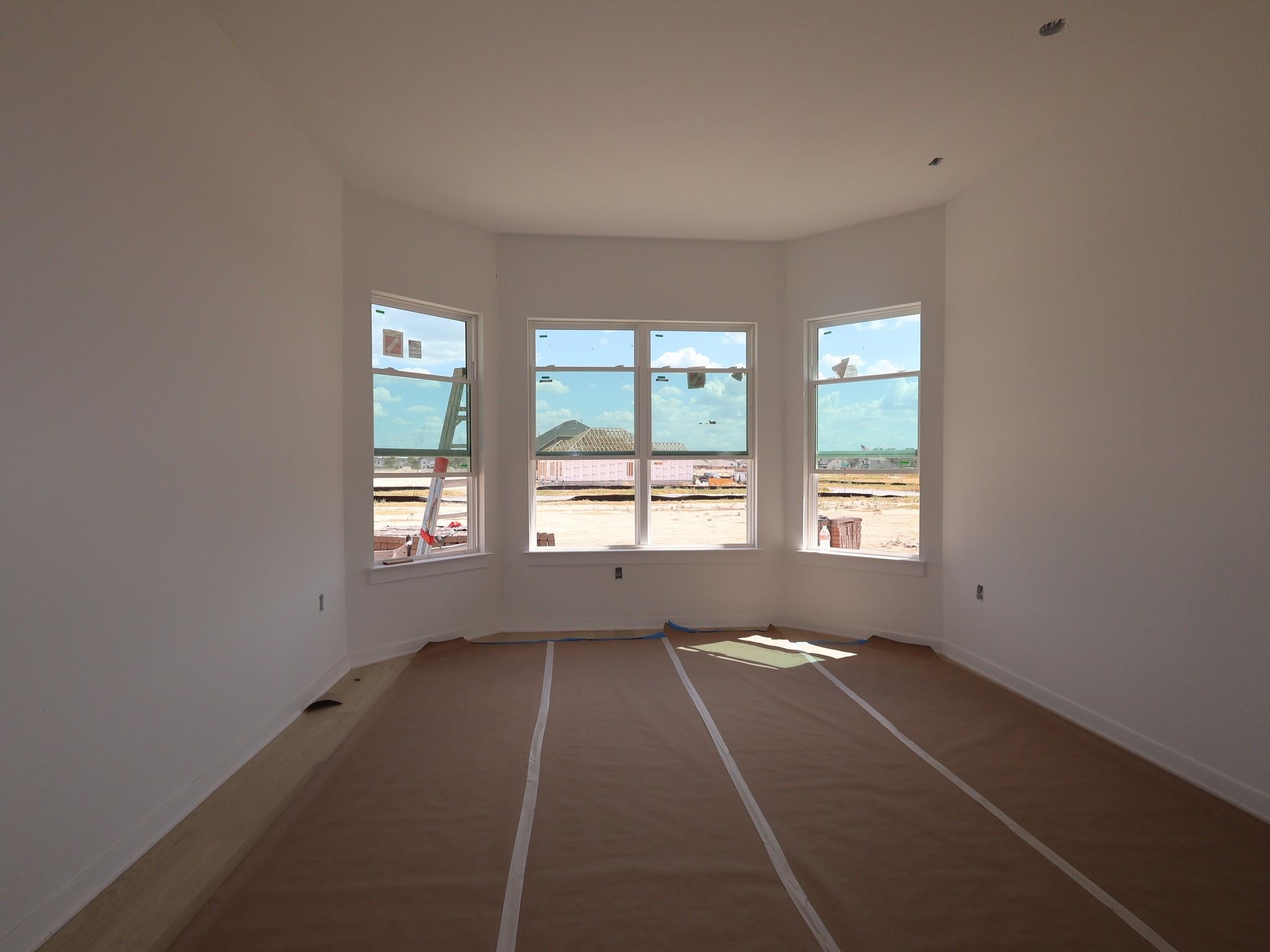 335  Champ Ave, photo 4
