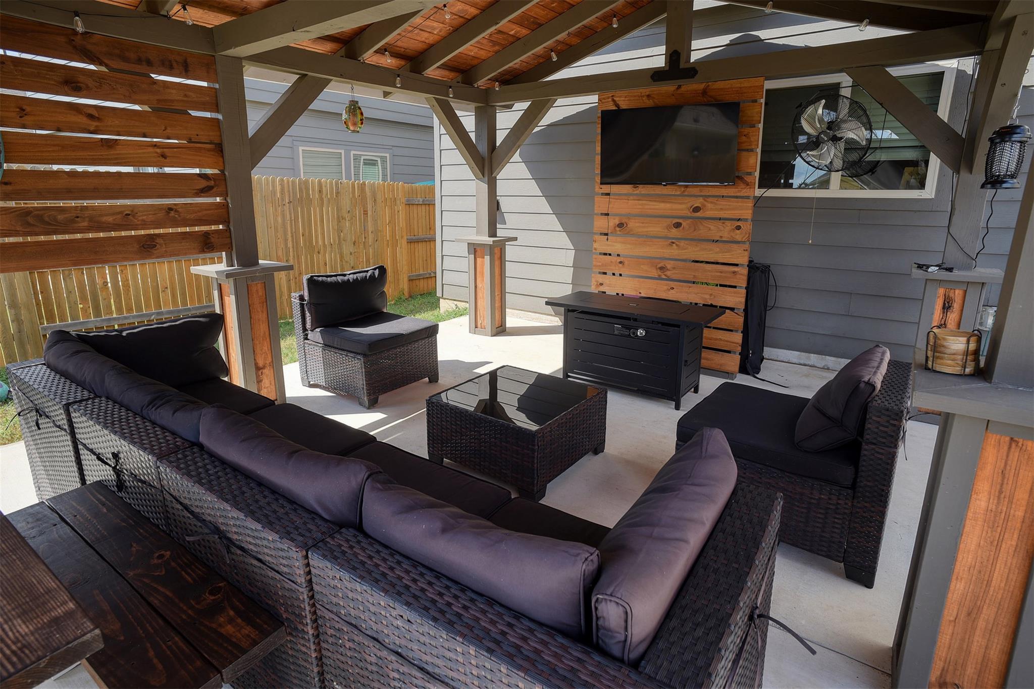 205  Driftwood Ln, photo 2
