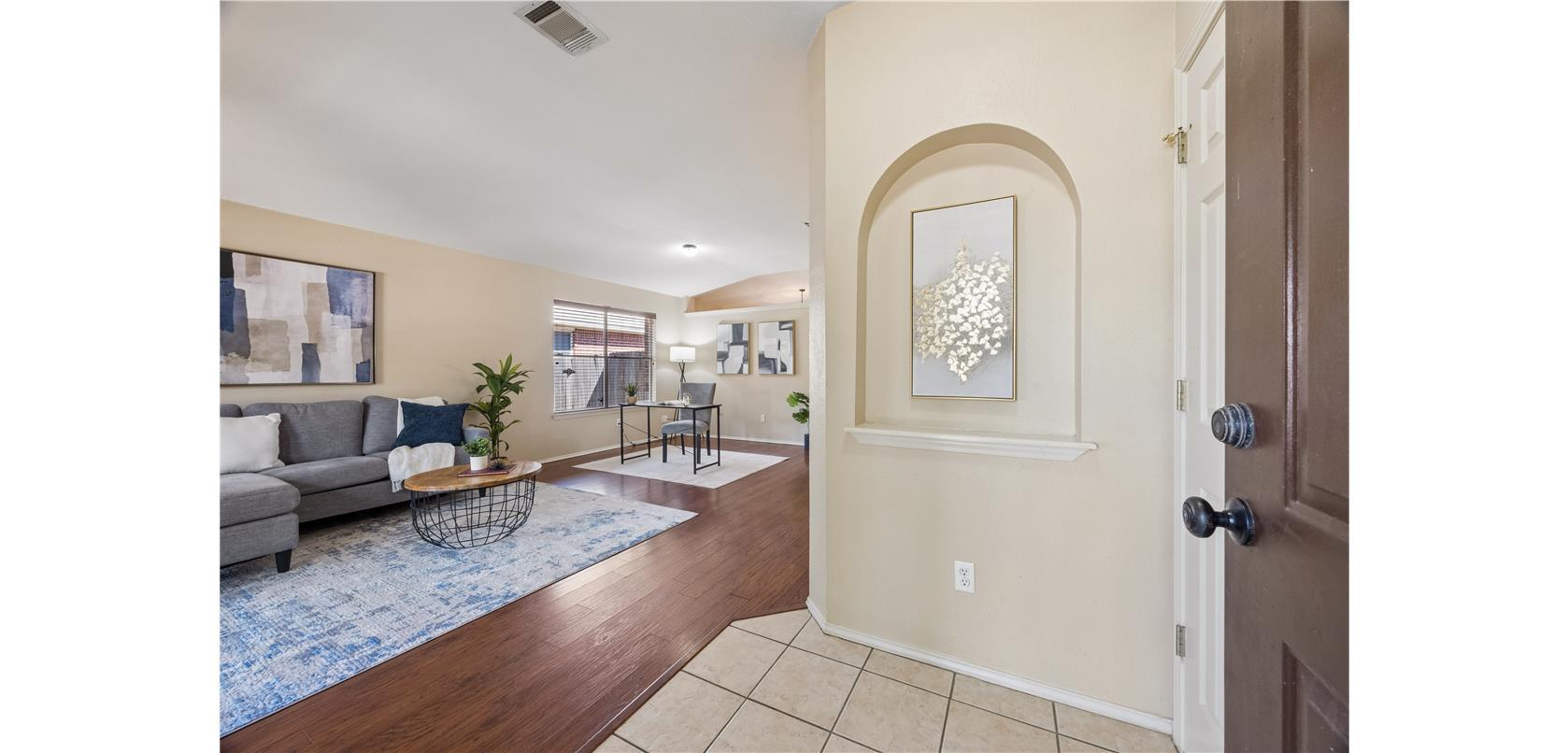 4316  Companeros Way, photo 3