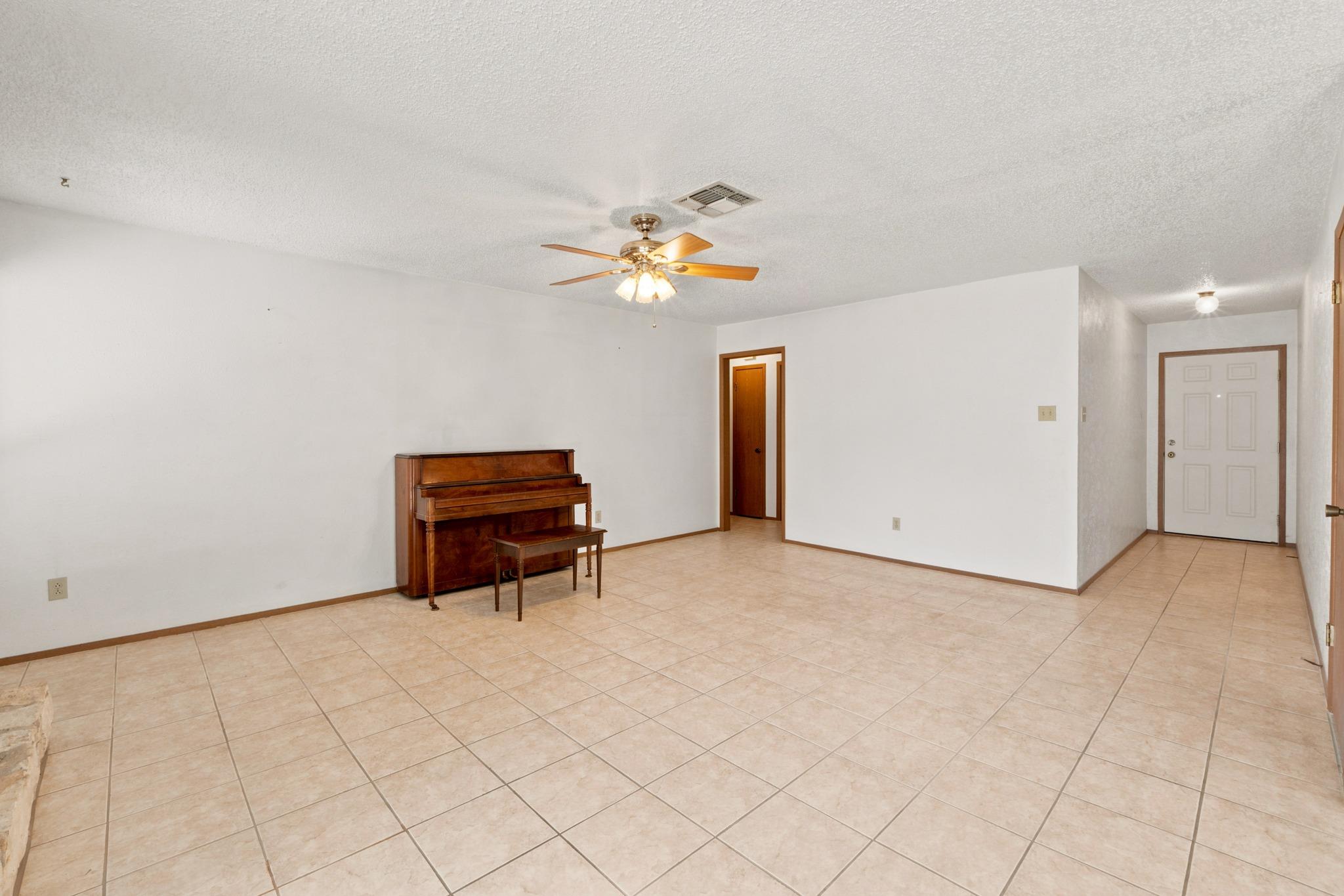 3102  Jeanne Marie Ct, photo 4