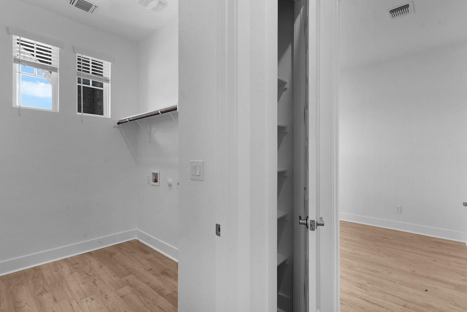 215 Slater Ct photo 4