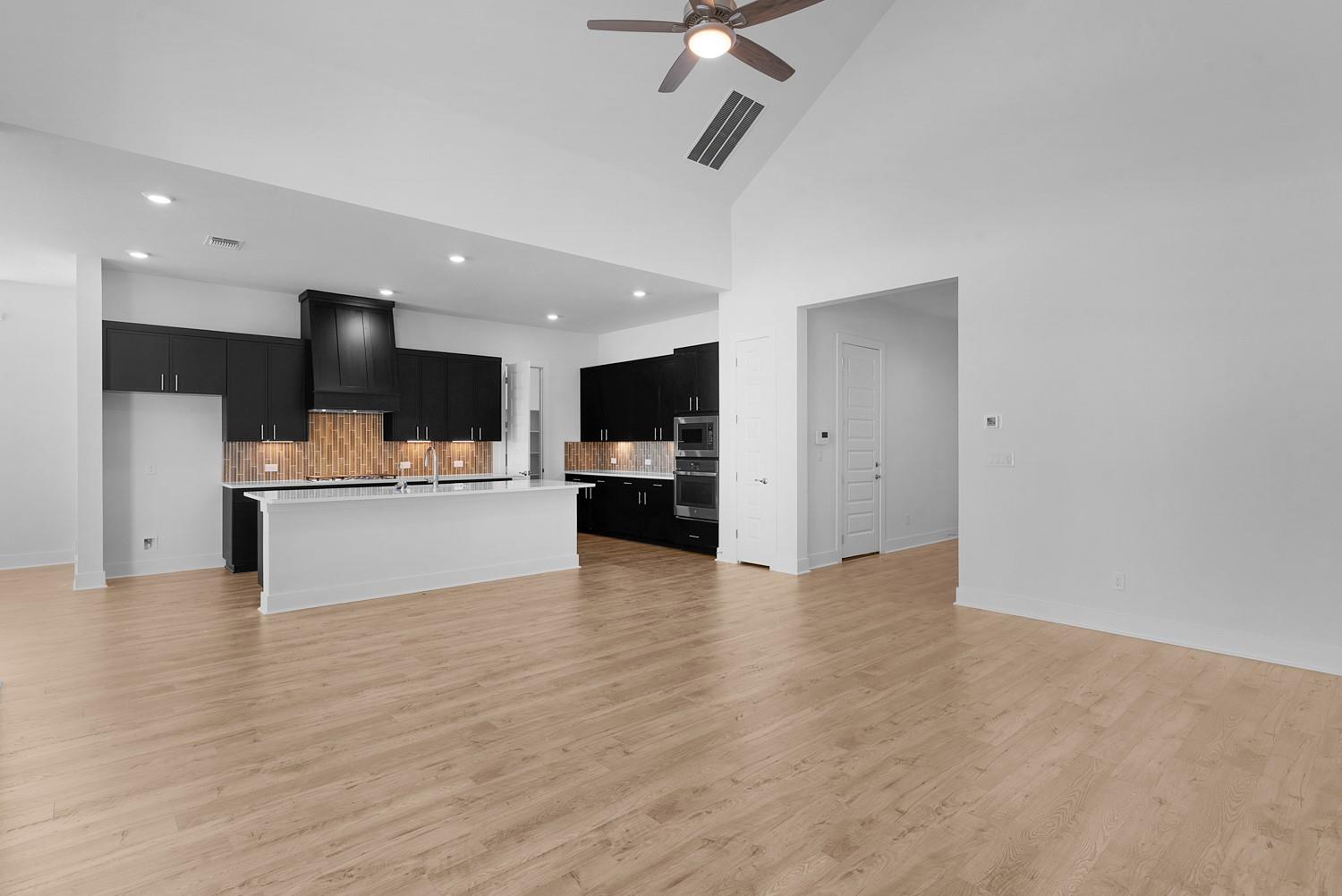 215 Slater Ct photo 8