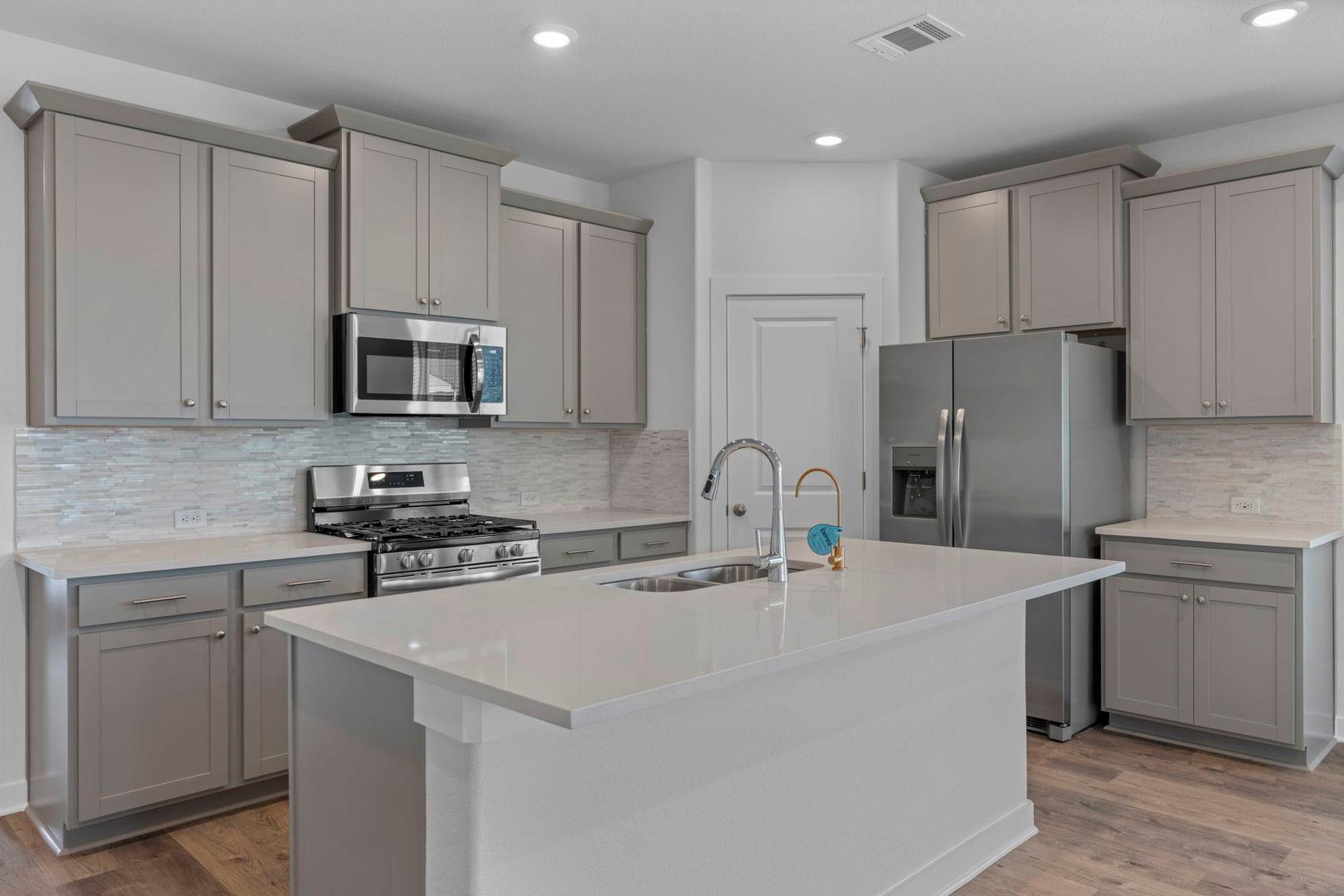 157  Adelton Blvd, photo 3
