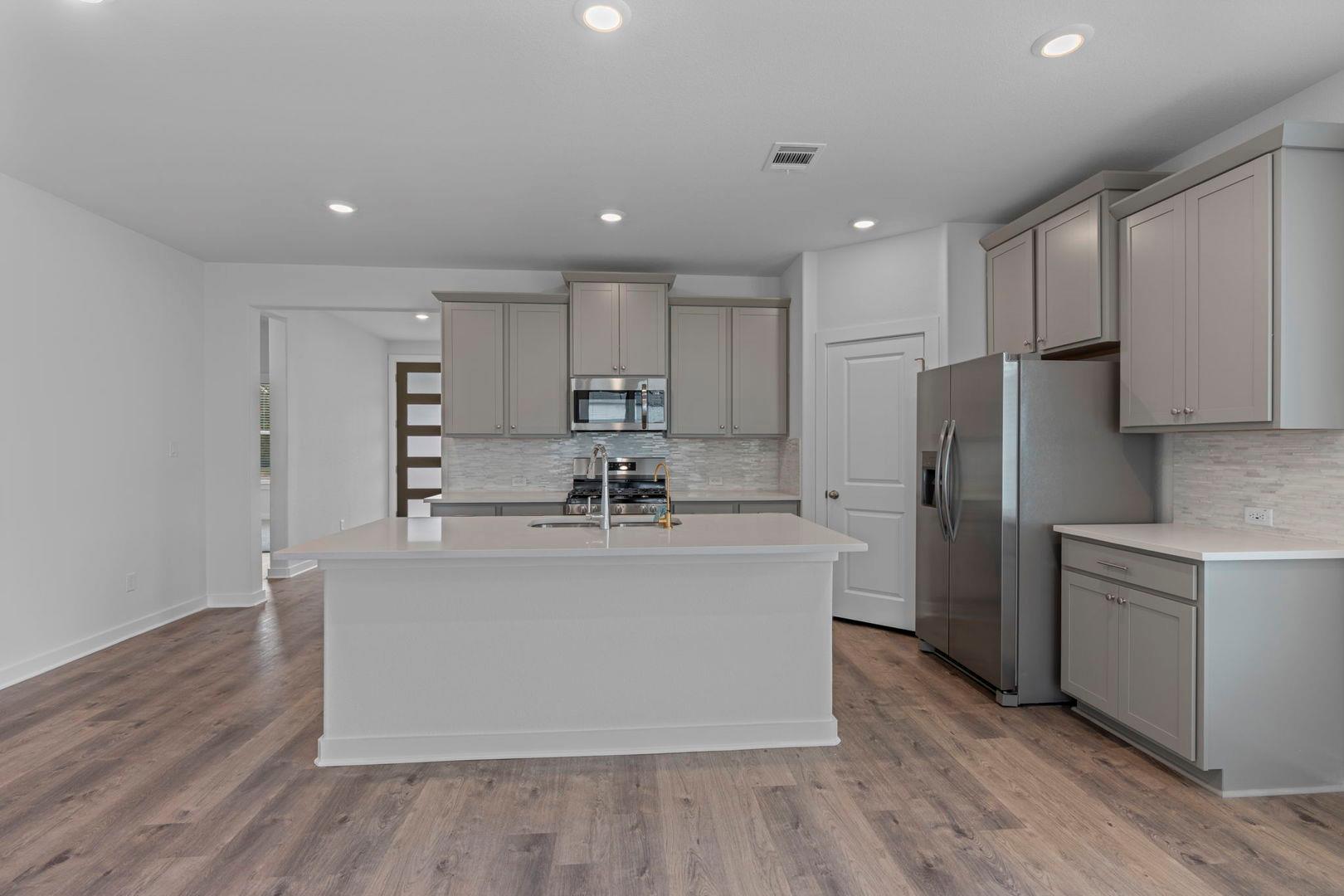 157  Adelton Blvd, photo 4