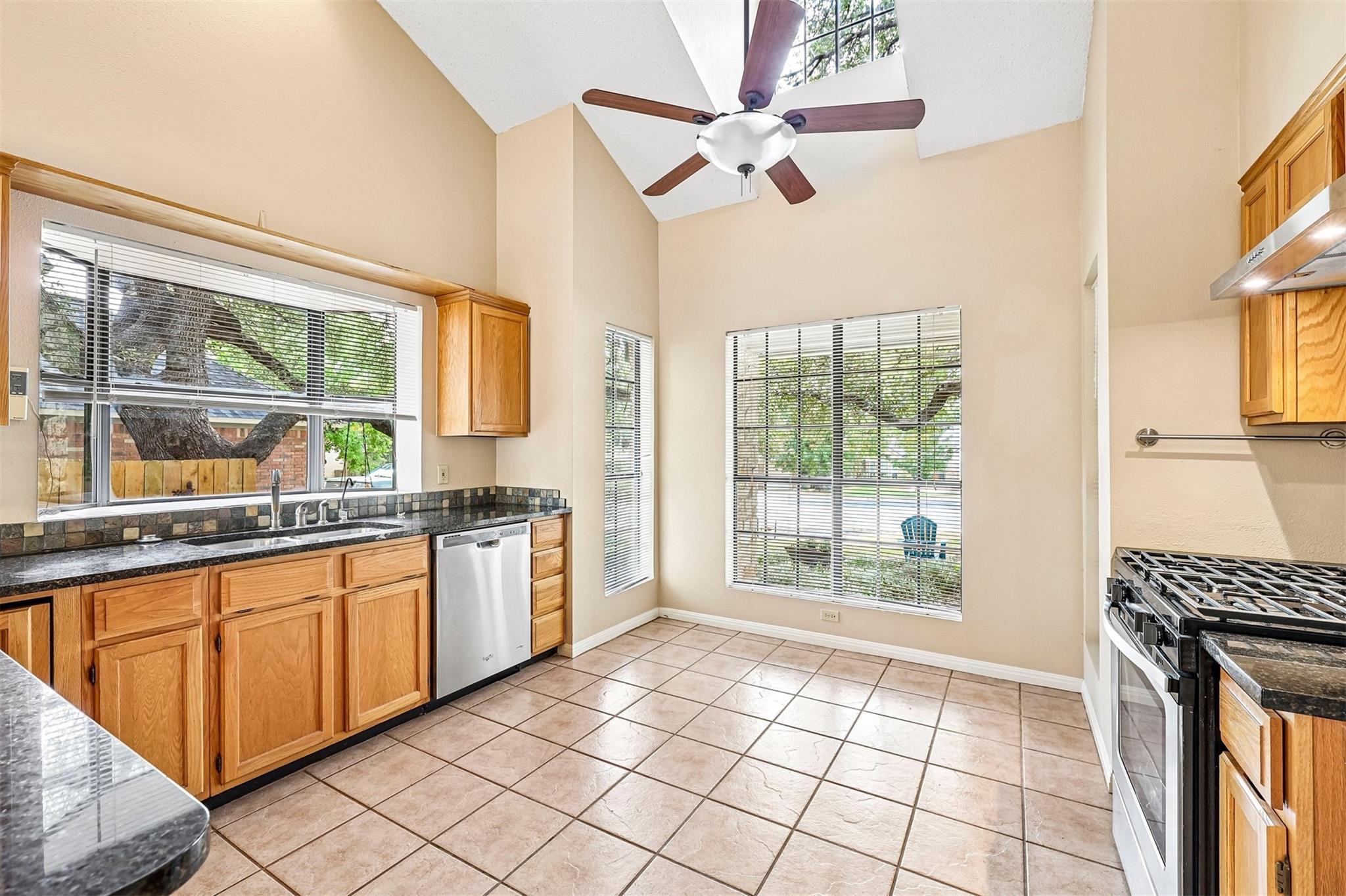 8302  Racine Trl, photo 9