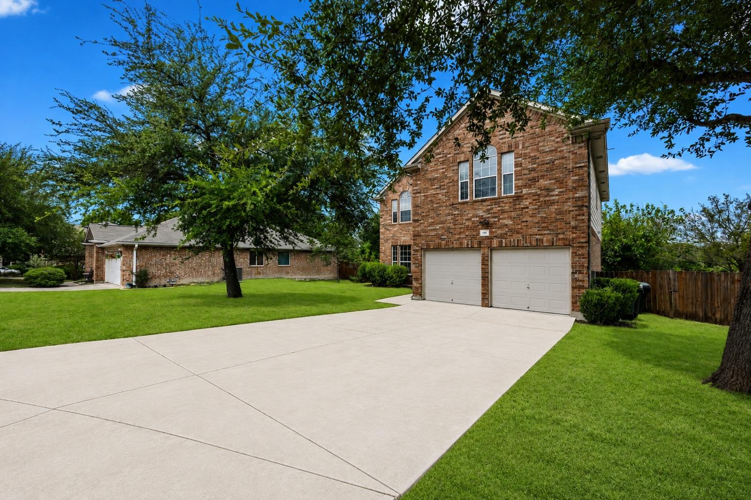 145  Paddington Dr, photo 2