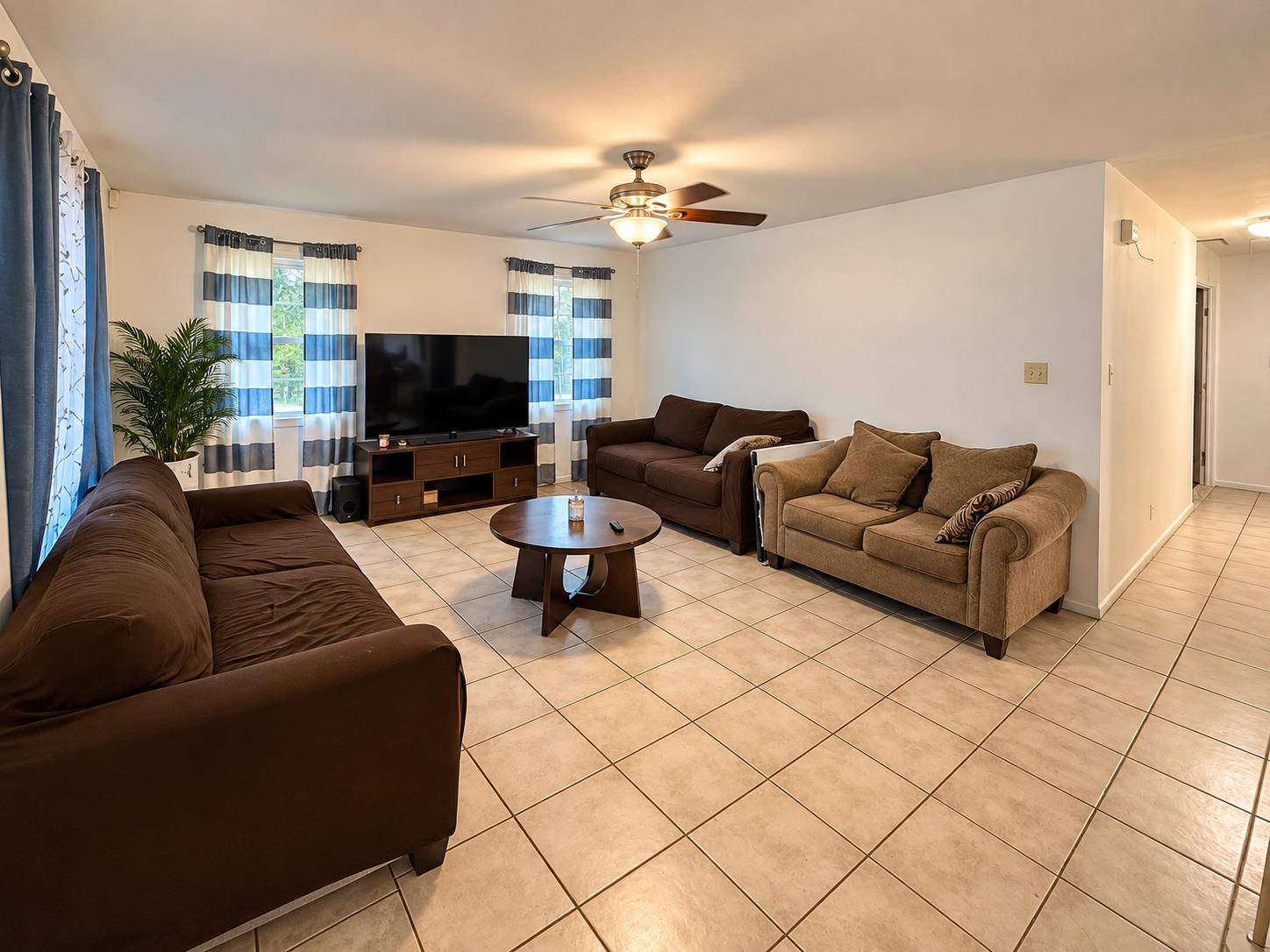 1210  Delano St, photo 4