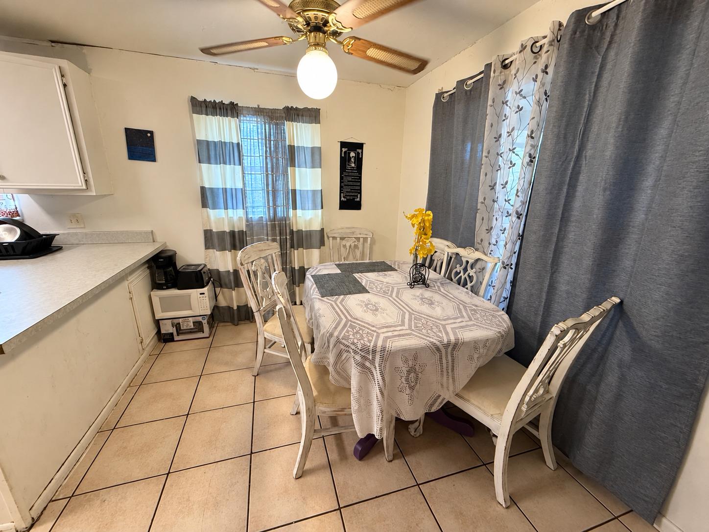 1210  Delano St, photo 6