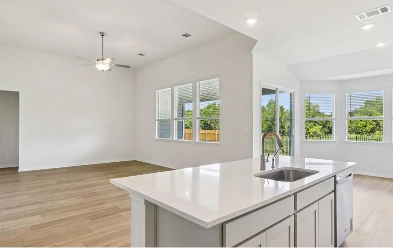 1005  Embarcadero Dr, photo 3