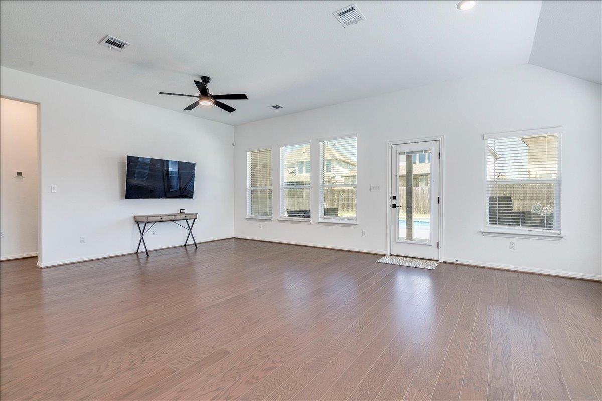112  Ray Ct, photo 9
