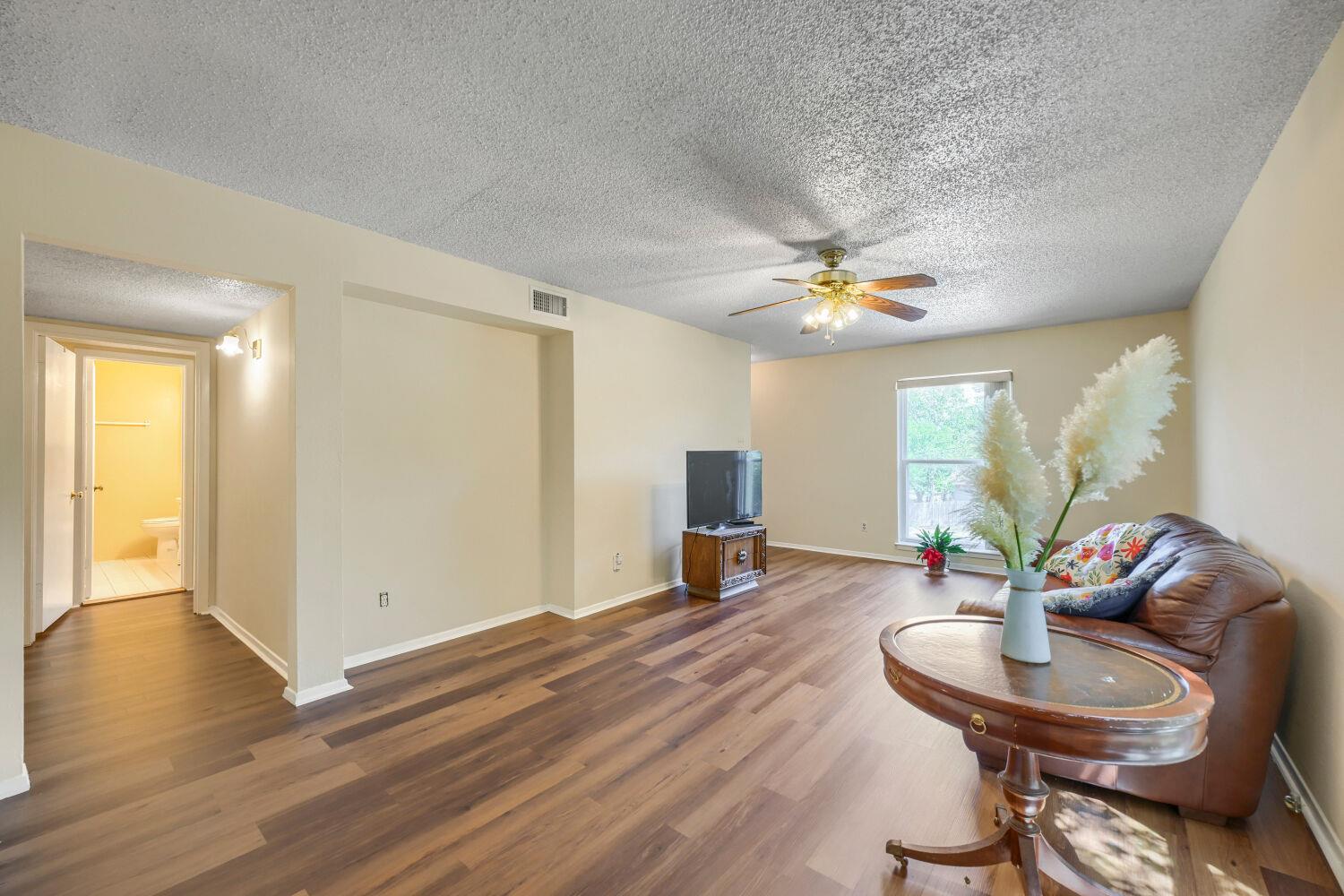 909 E Oltorf St  #201, photo 4