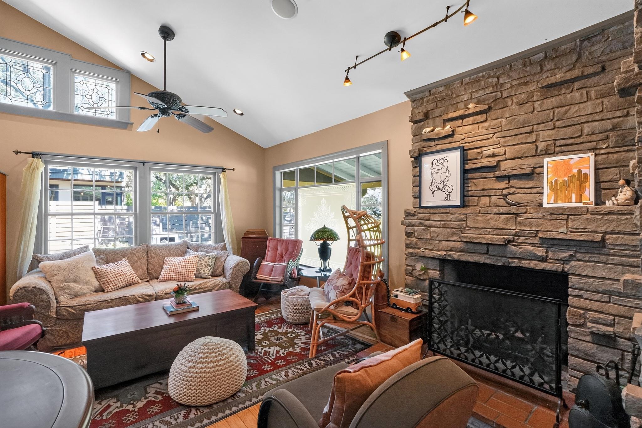 221  Park Ln, photo 3