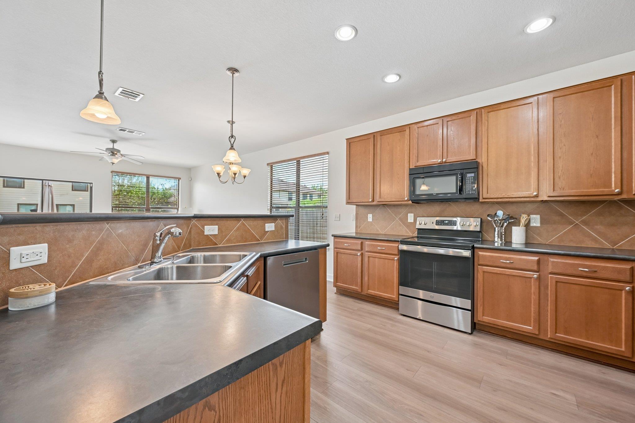 344  Matthews Ln, photo 3