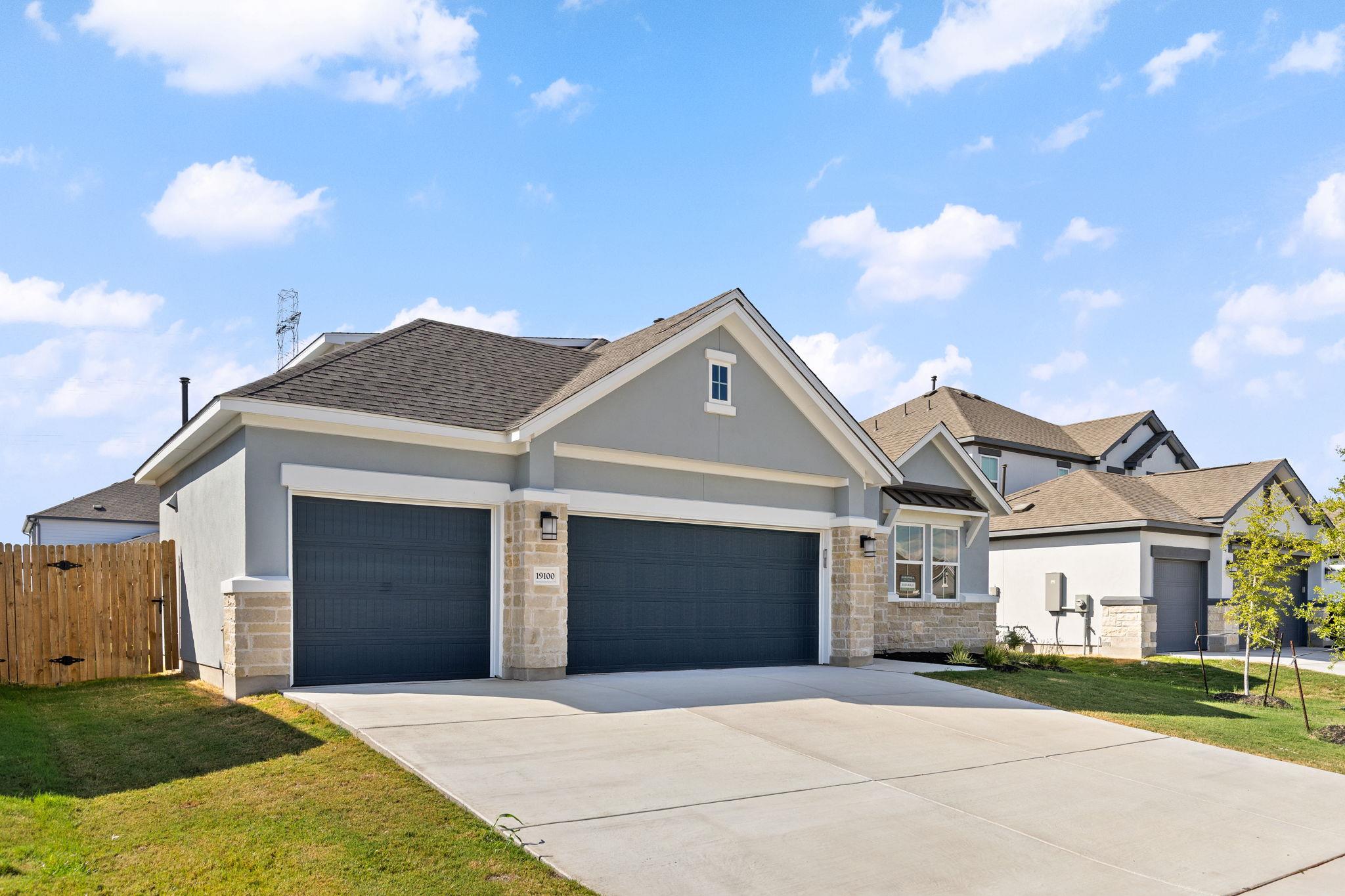 19100  Ariel Elena Way, photo 2