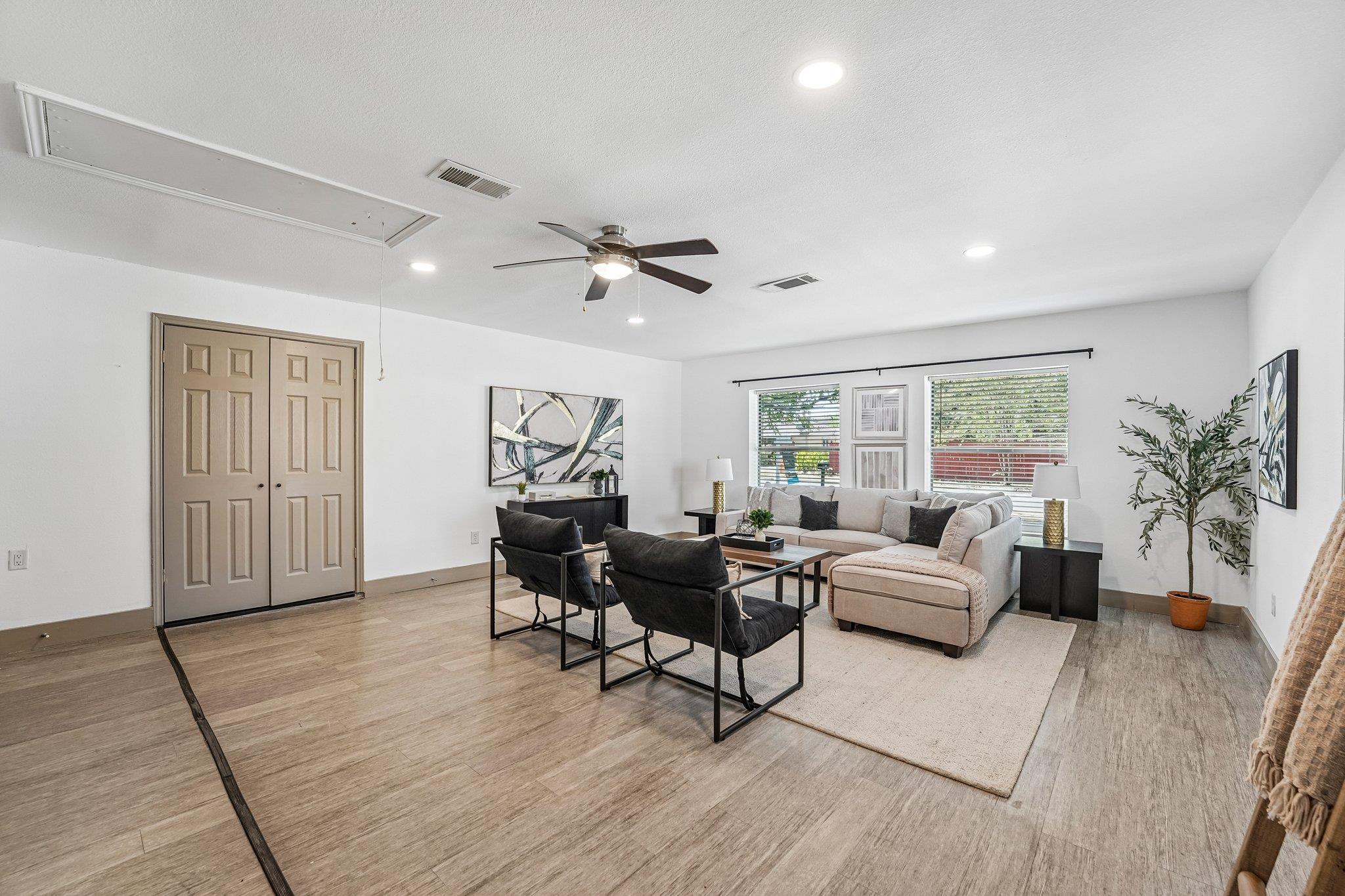 704  Buckingham Pl, photo 9