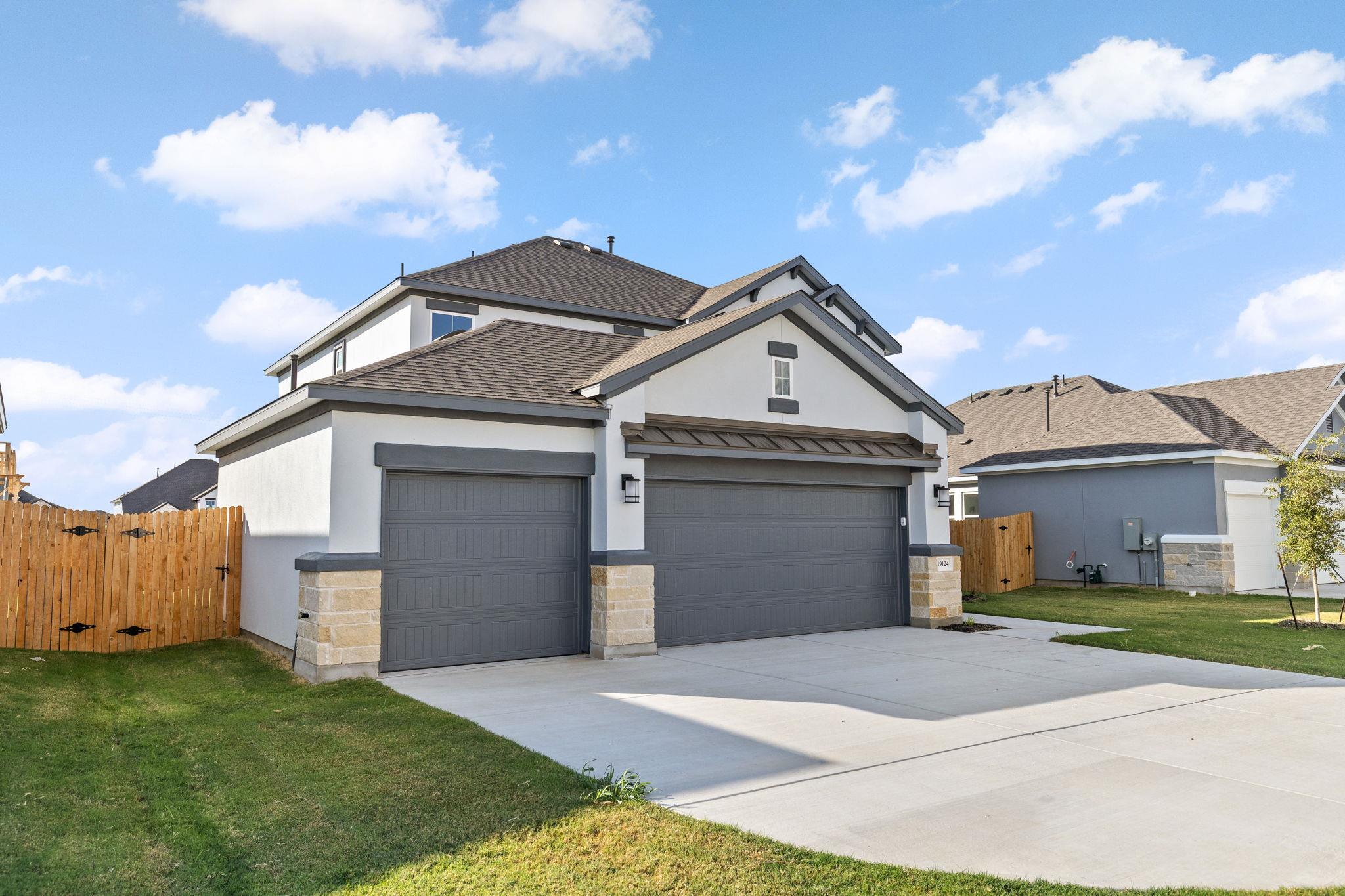 19124  Ariel Elena Way, photo 2
