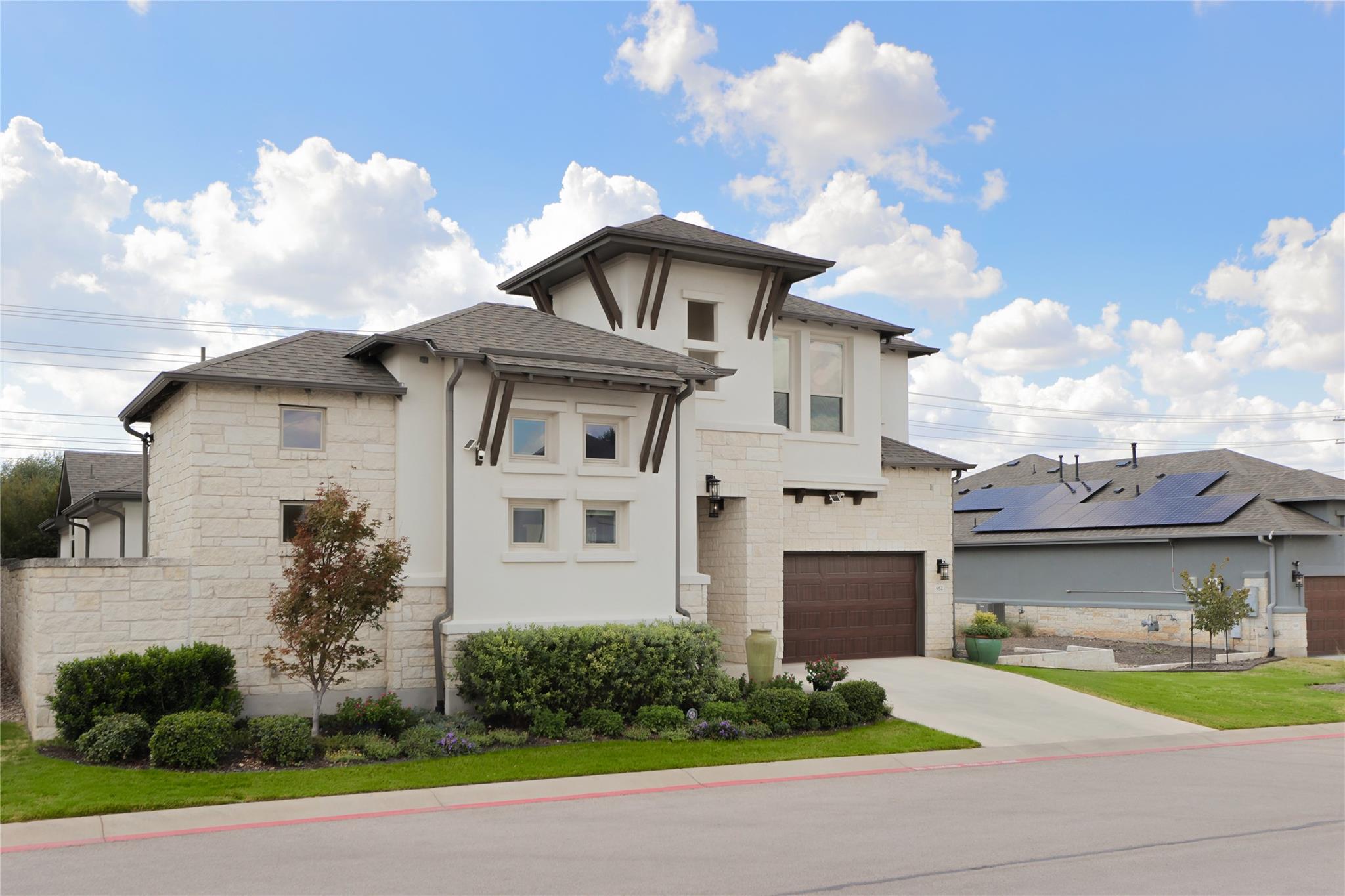 952  Indian Hawthorne Dr, photo 2