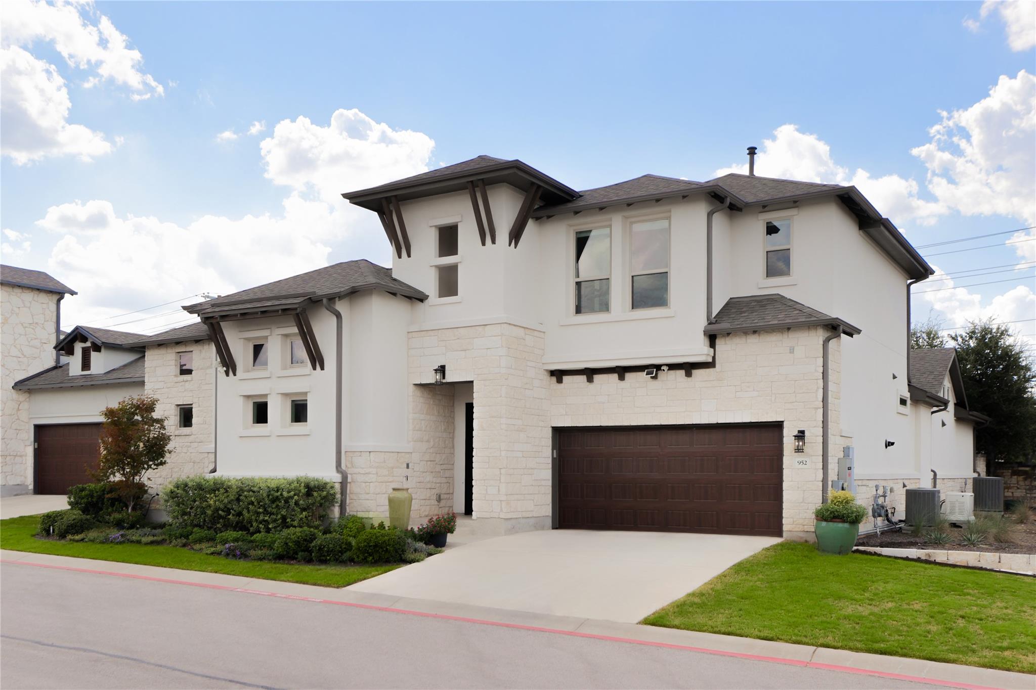 952  Indian Hawthorne Dr, photo 3