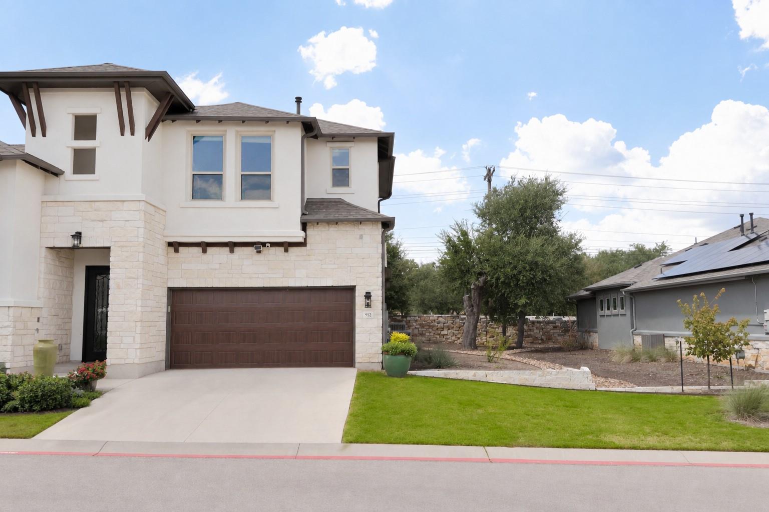 952  Indian Hawthorne Dr, photo 4