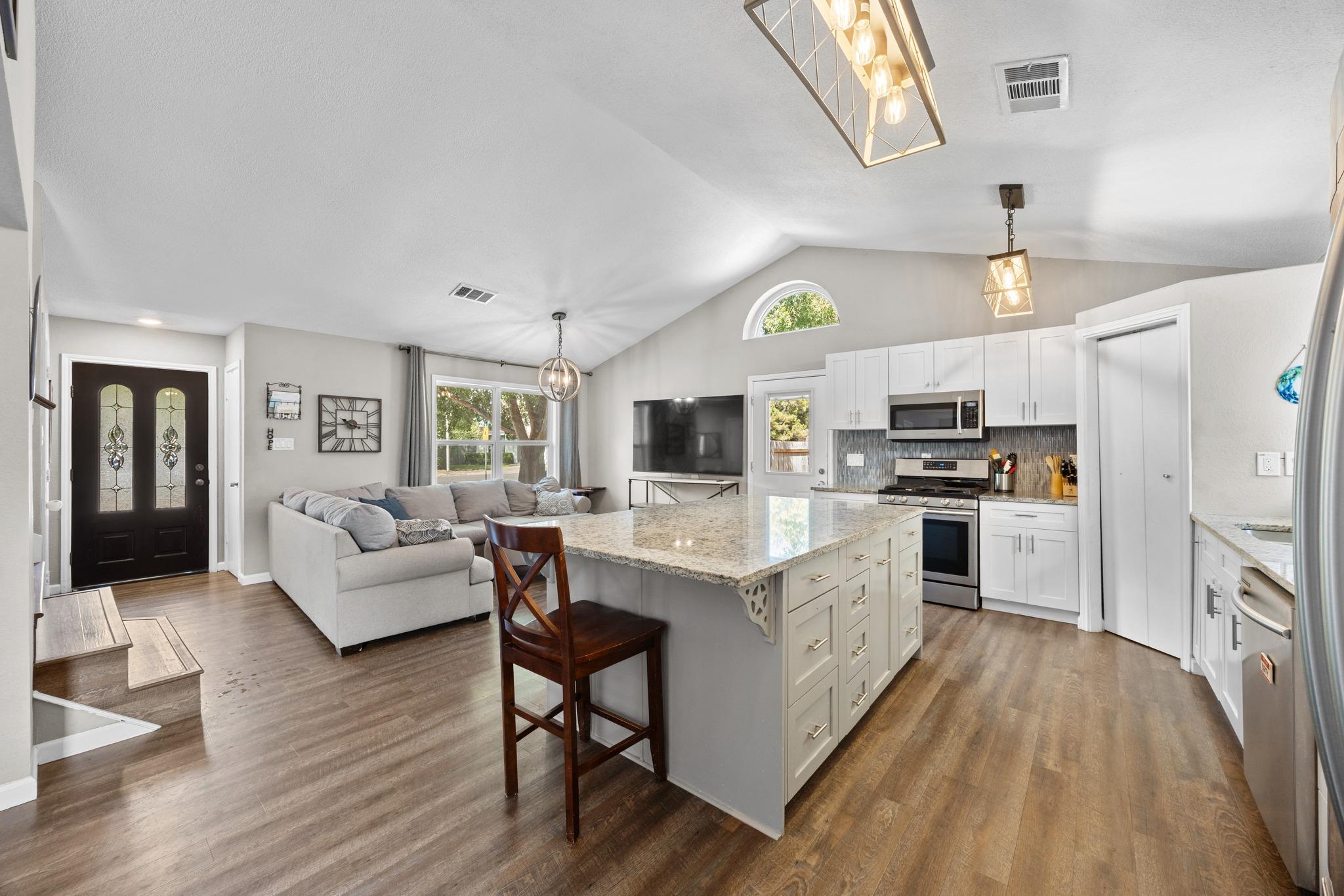 806  Brook Bnd, photo 12