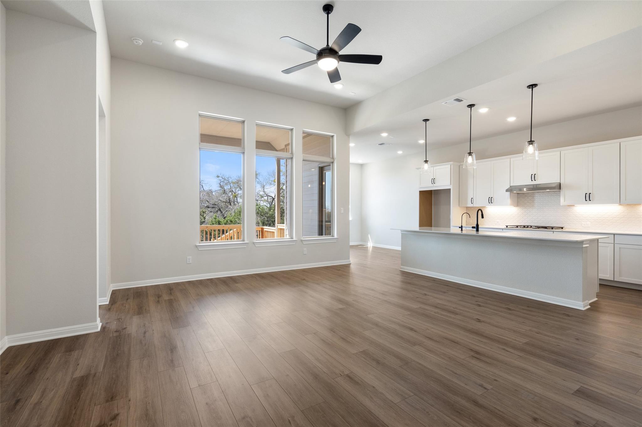 556  Redding Way, photo 12