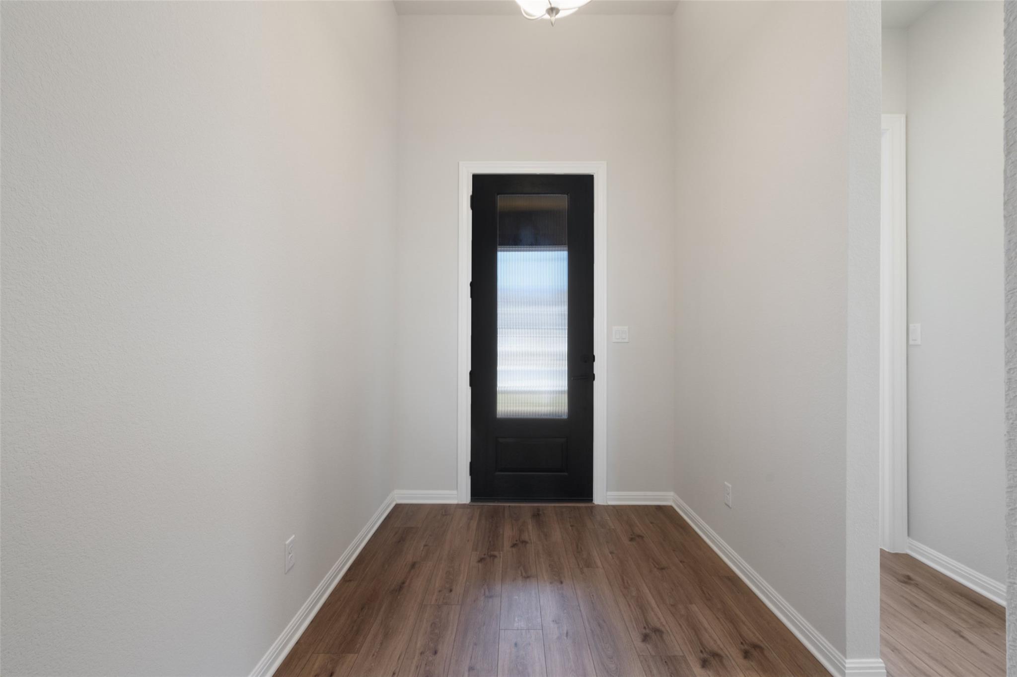 556  Redding Way, photo 3