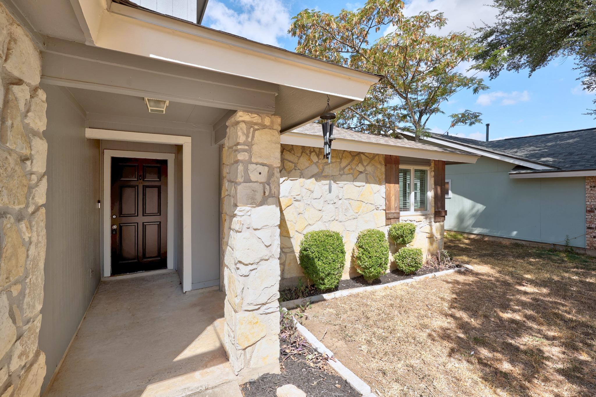 302  Splitrock St, photo 4