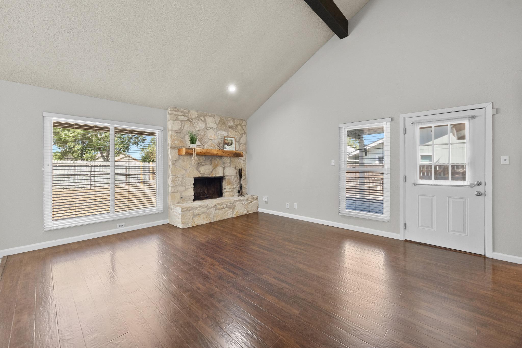 302  Splitrock St, photo 5