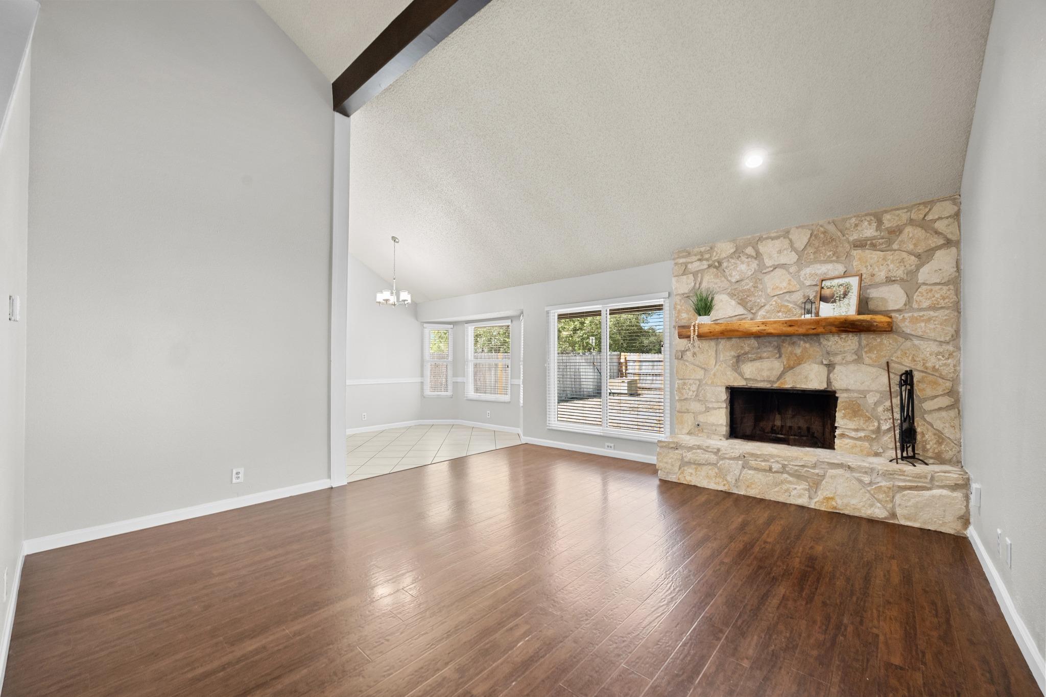 302  Splitrock St, photo 7
