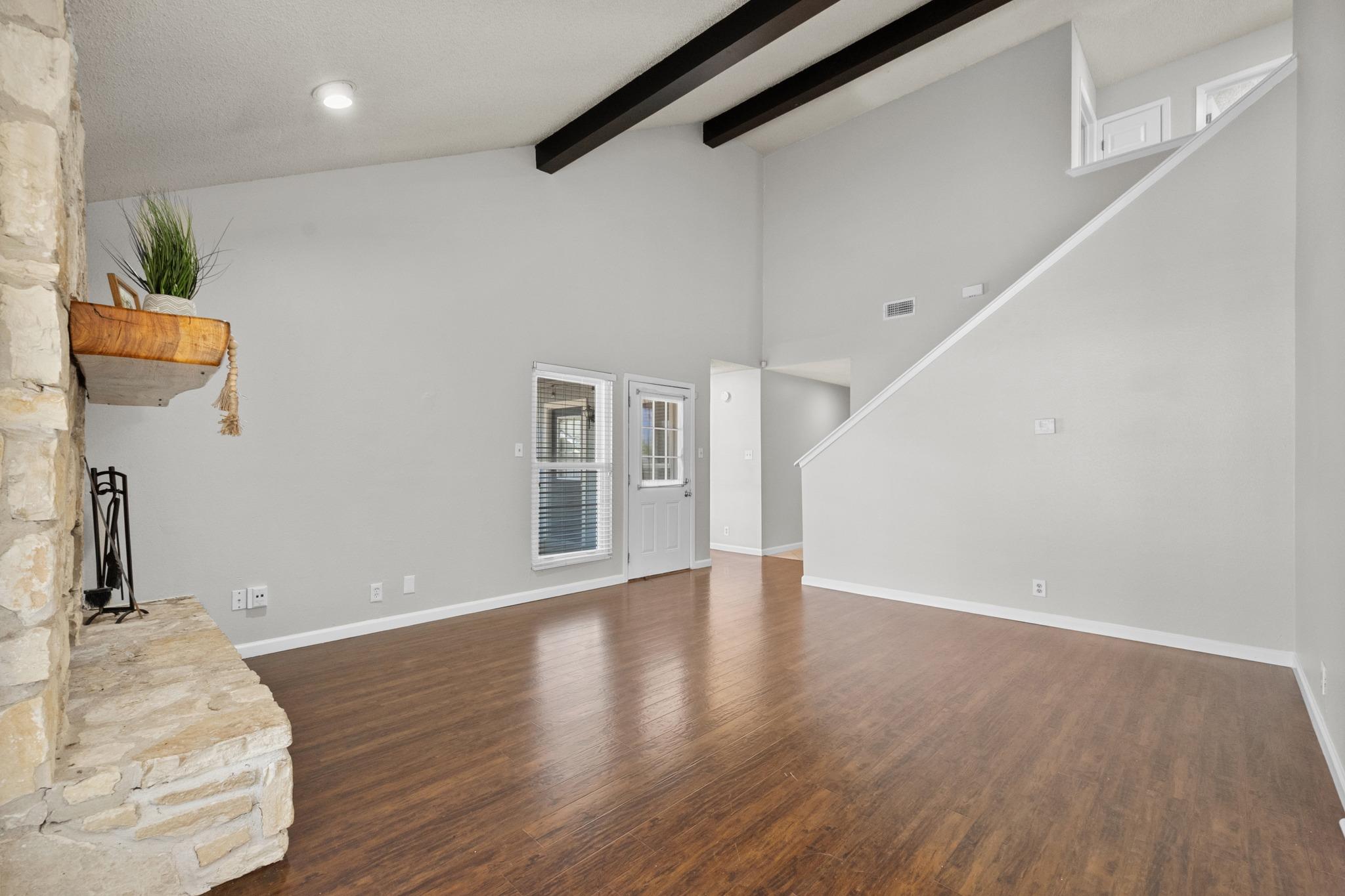 302  Splitrock St, photo 8