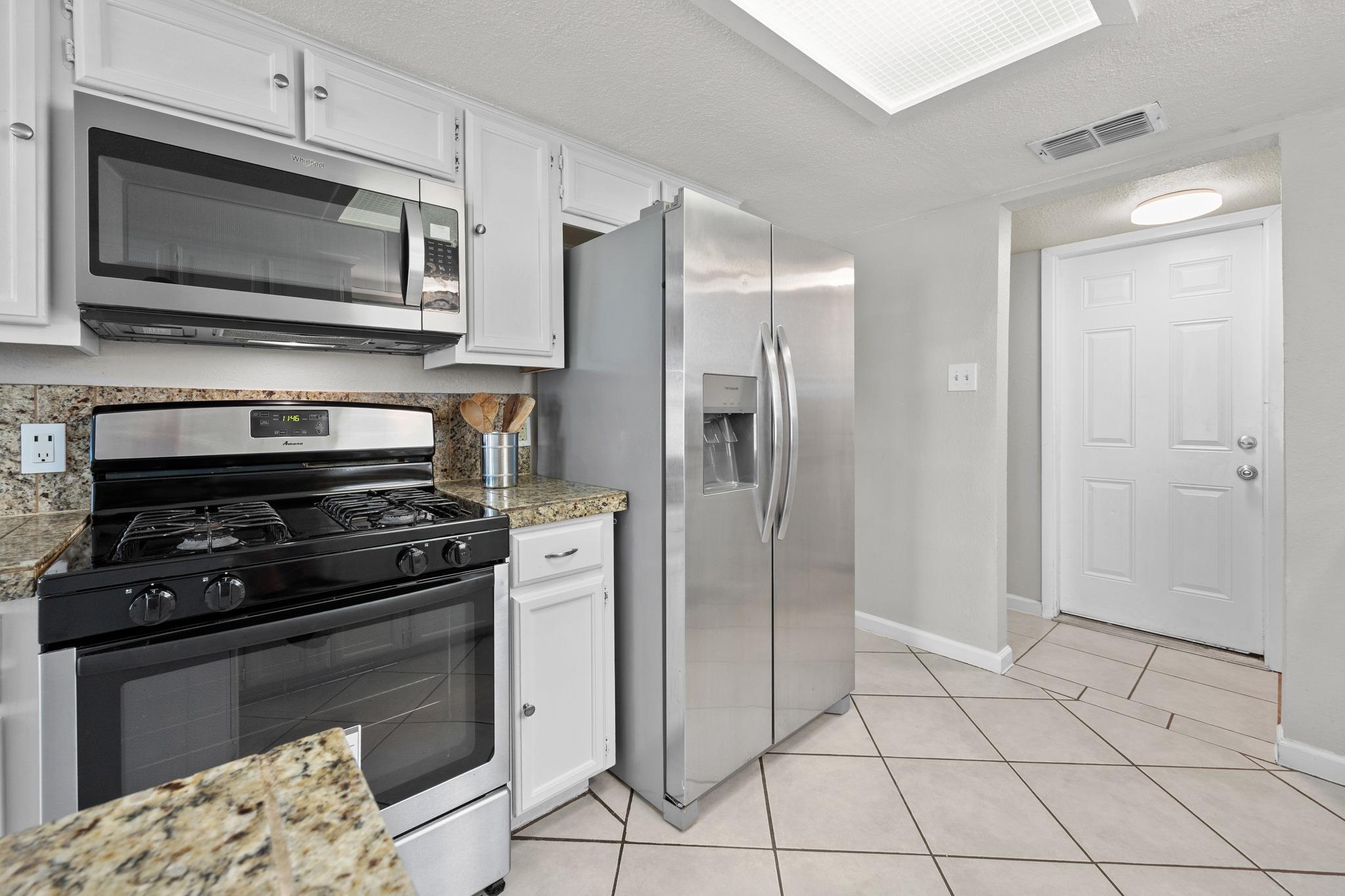 302  Splitrock St, photo 9