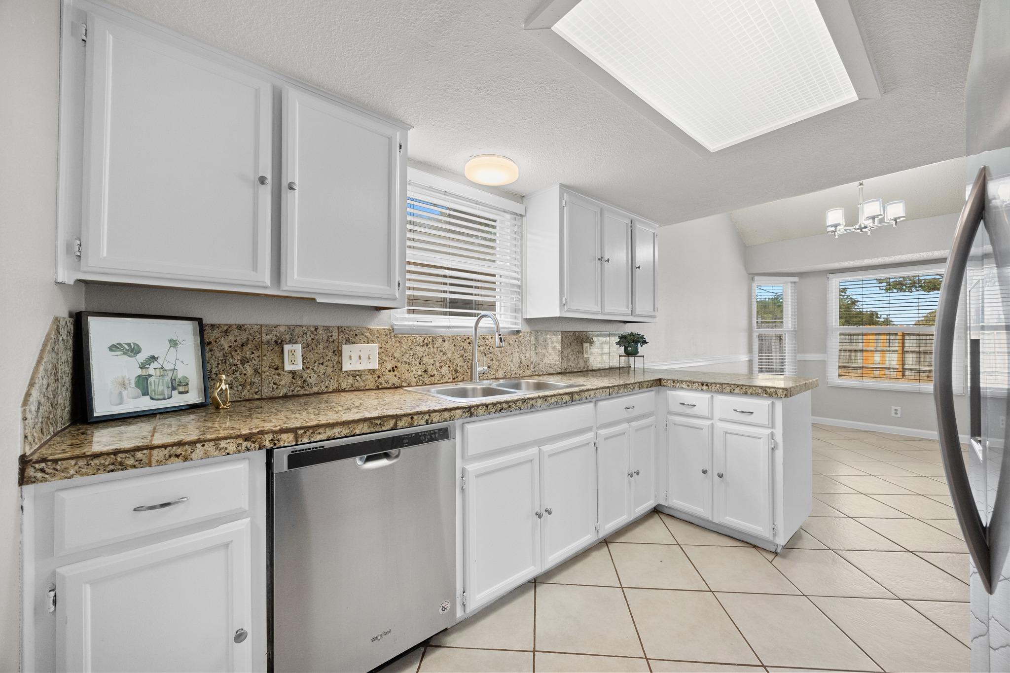 302  Splitrock St, photo 10