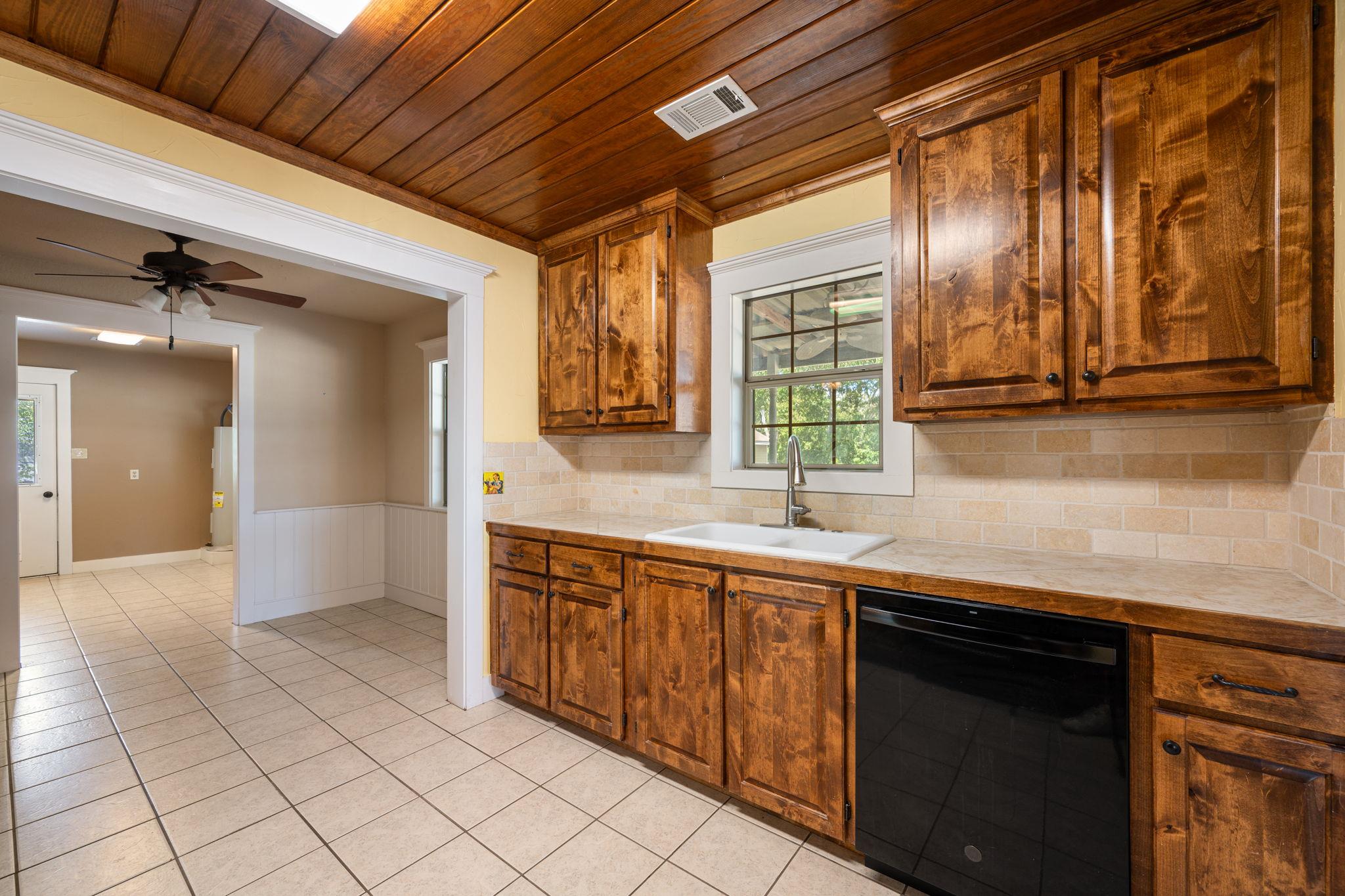 808 N Water St, photo 11