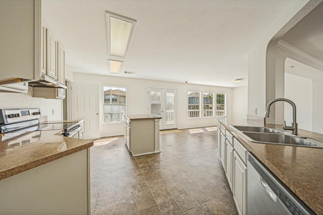 2219  Georgian Dr, photo 11