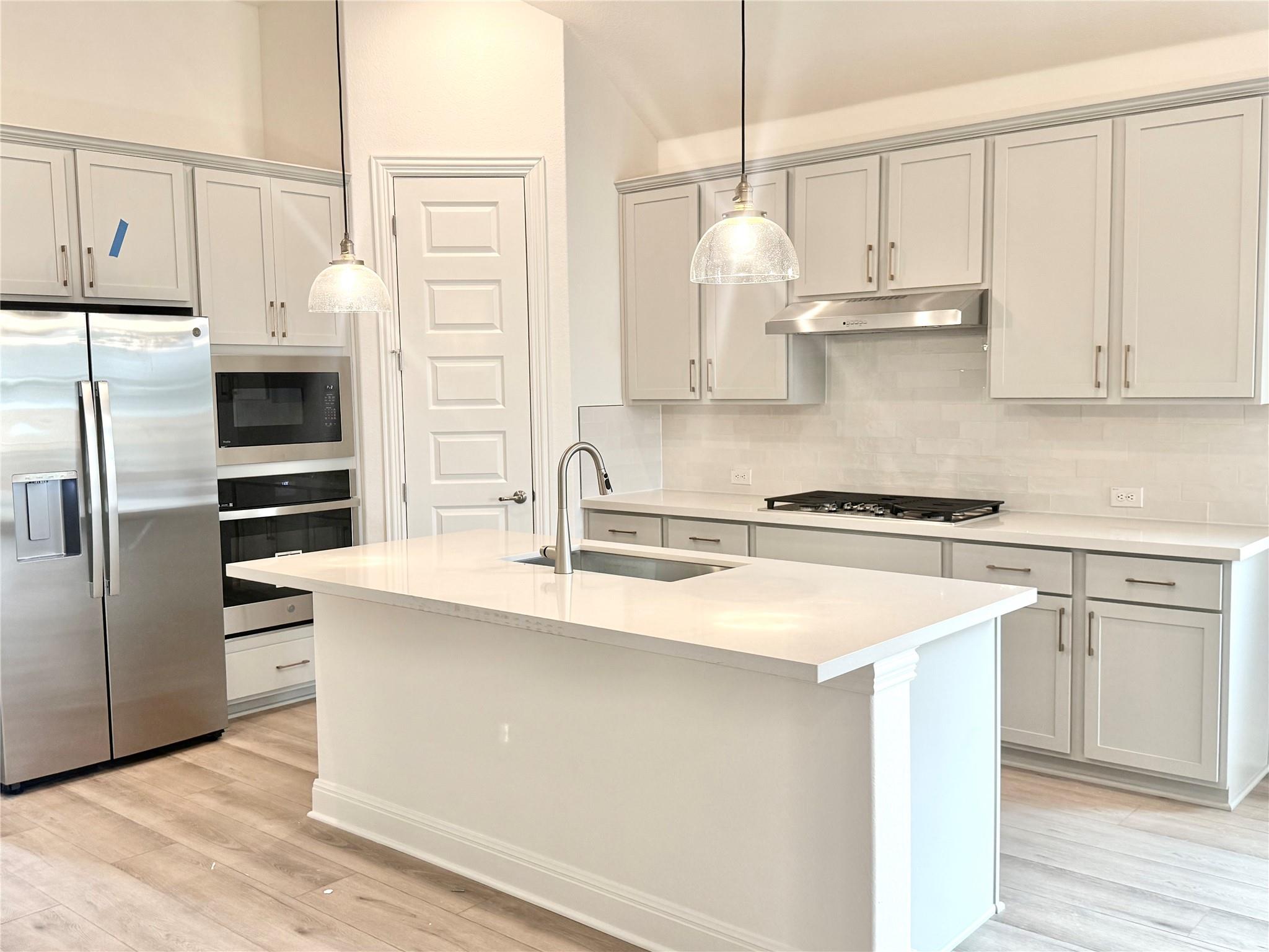 241  Mango Cir, photo 2