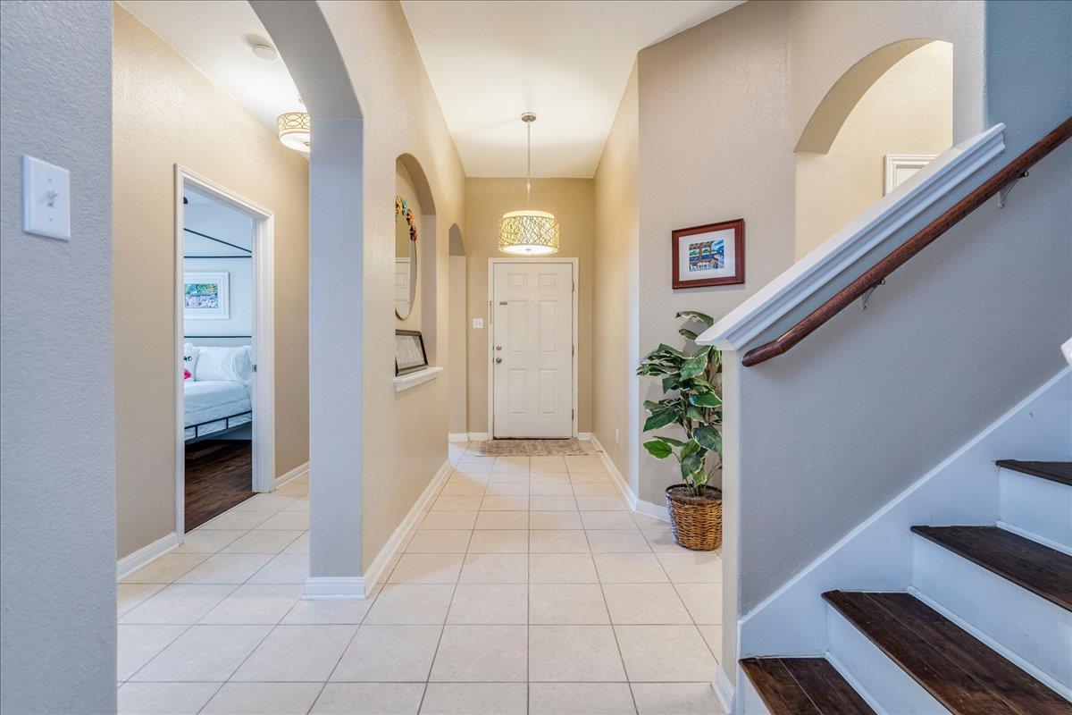 172  Mistflower Ln, photo 4