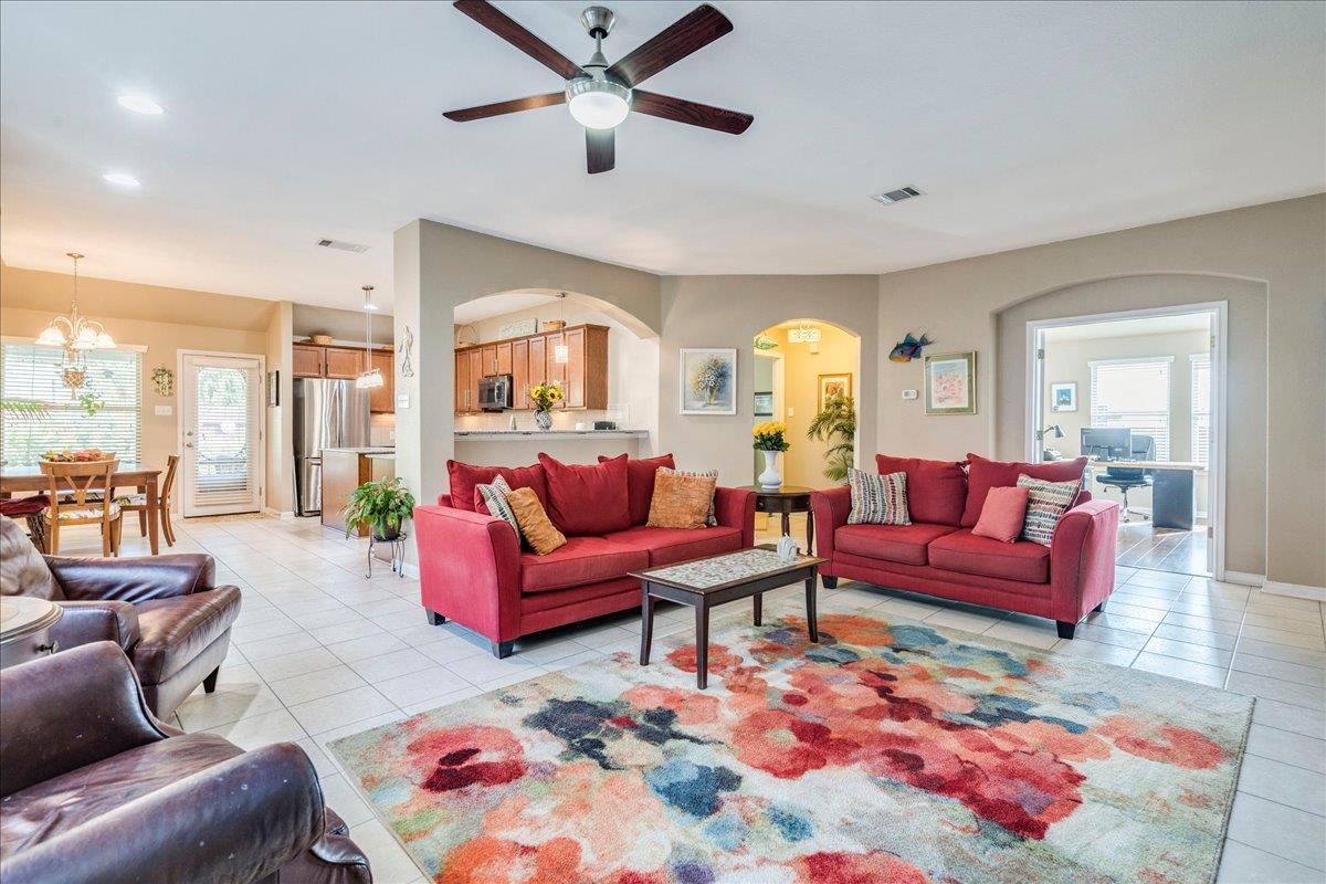 172  Mistflower Ln, photo 6