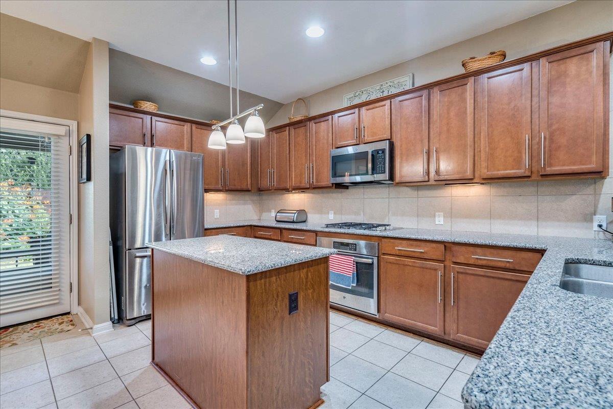 172  Mistflower Ln, photo 9