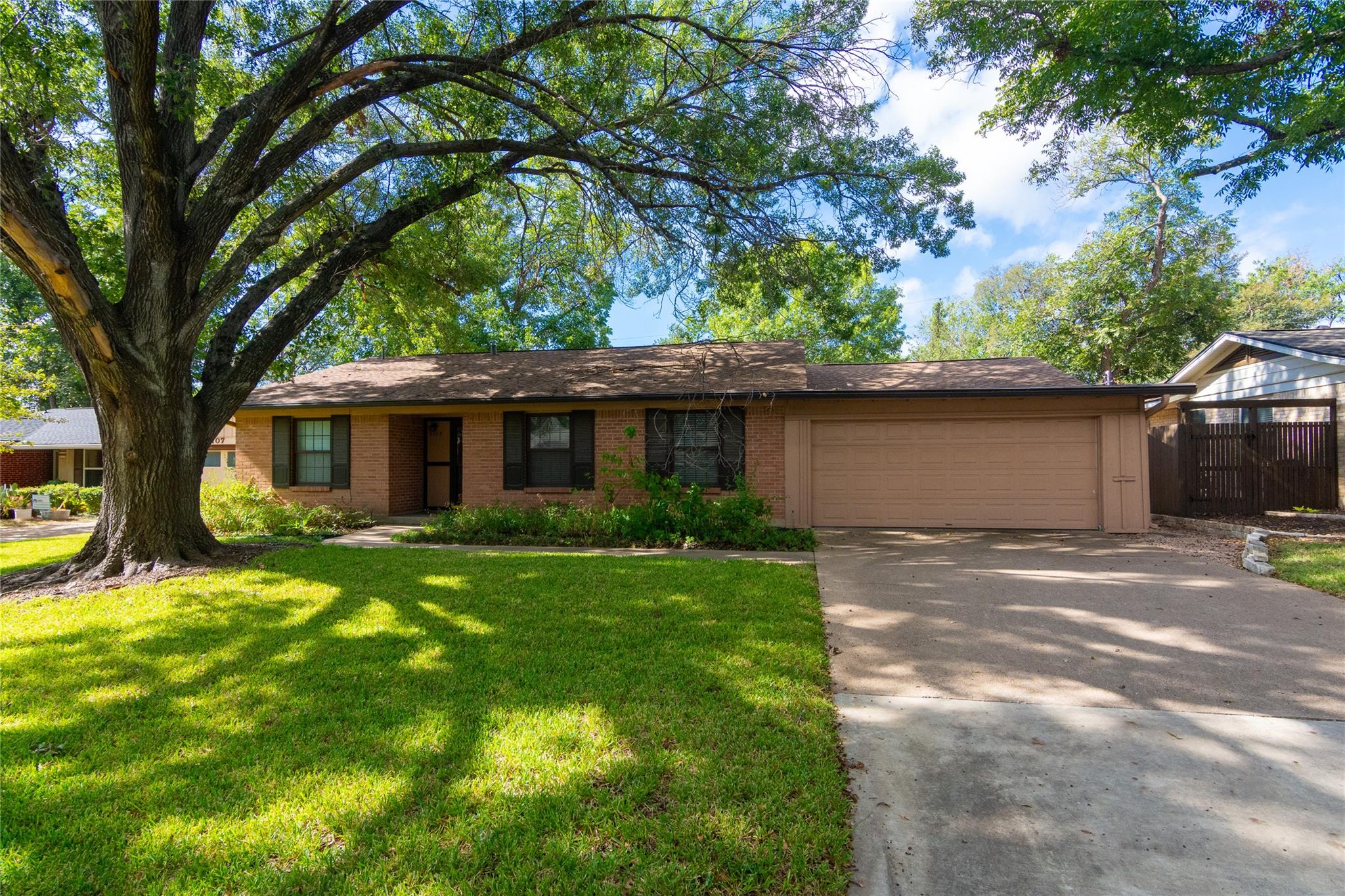 3109  Pinecrest Dr, photo 2