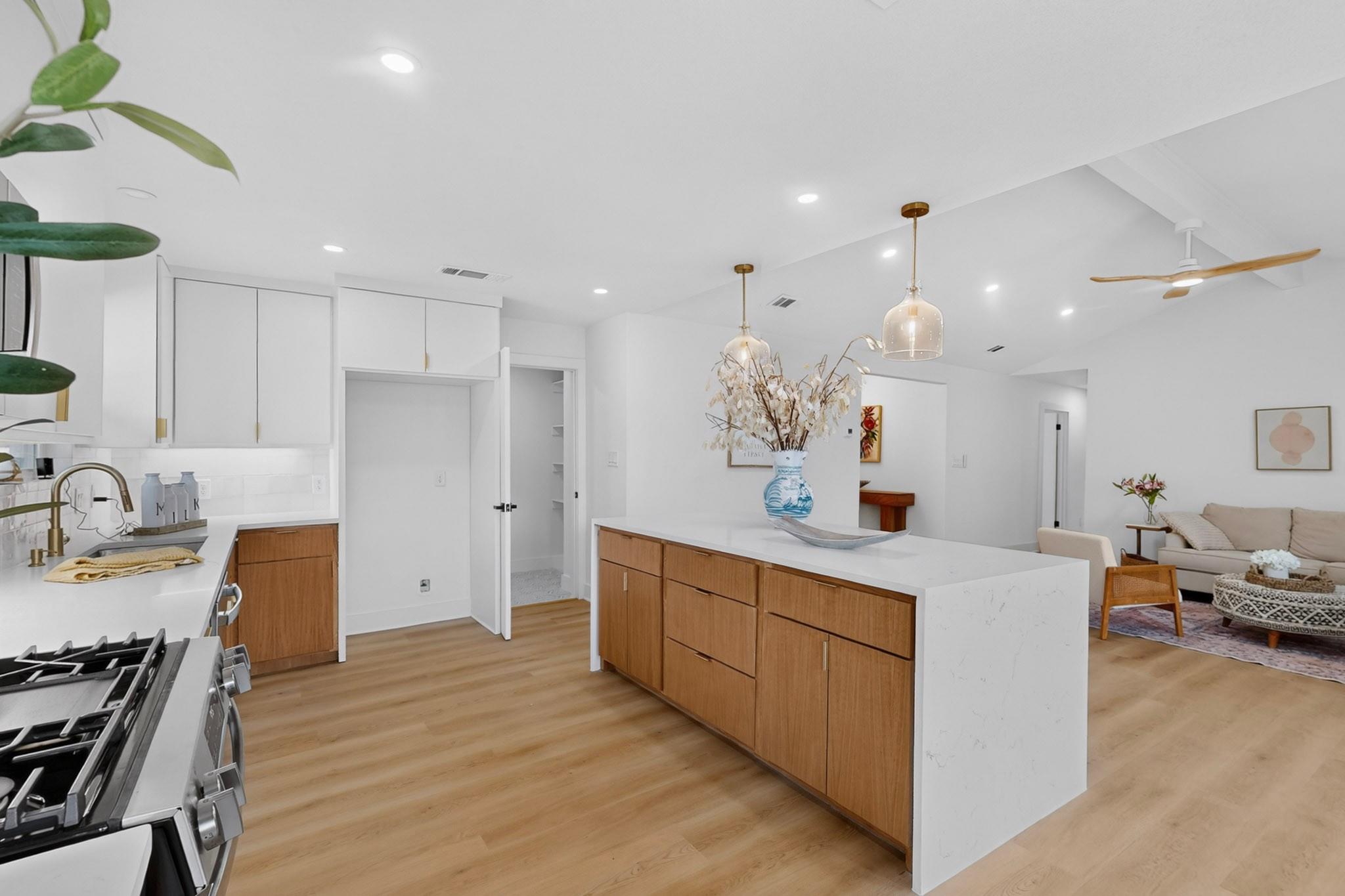 11513  June Dr, photo 3
