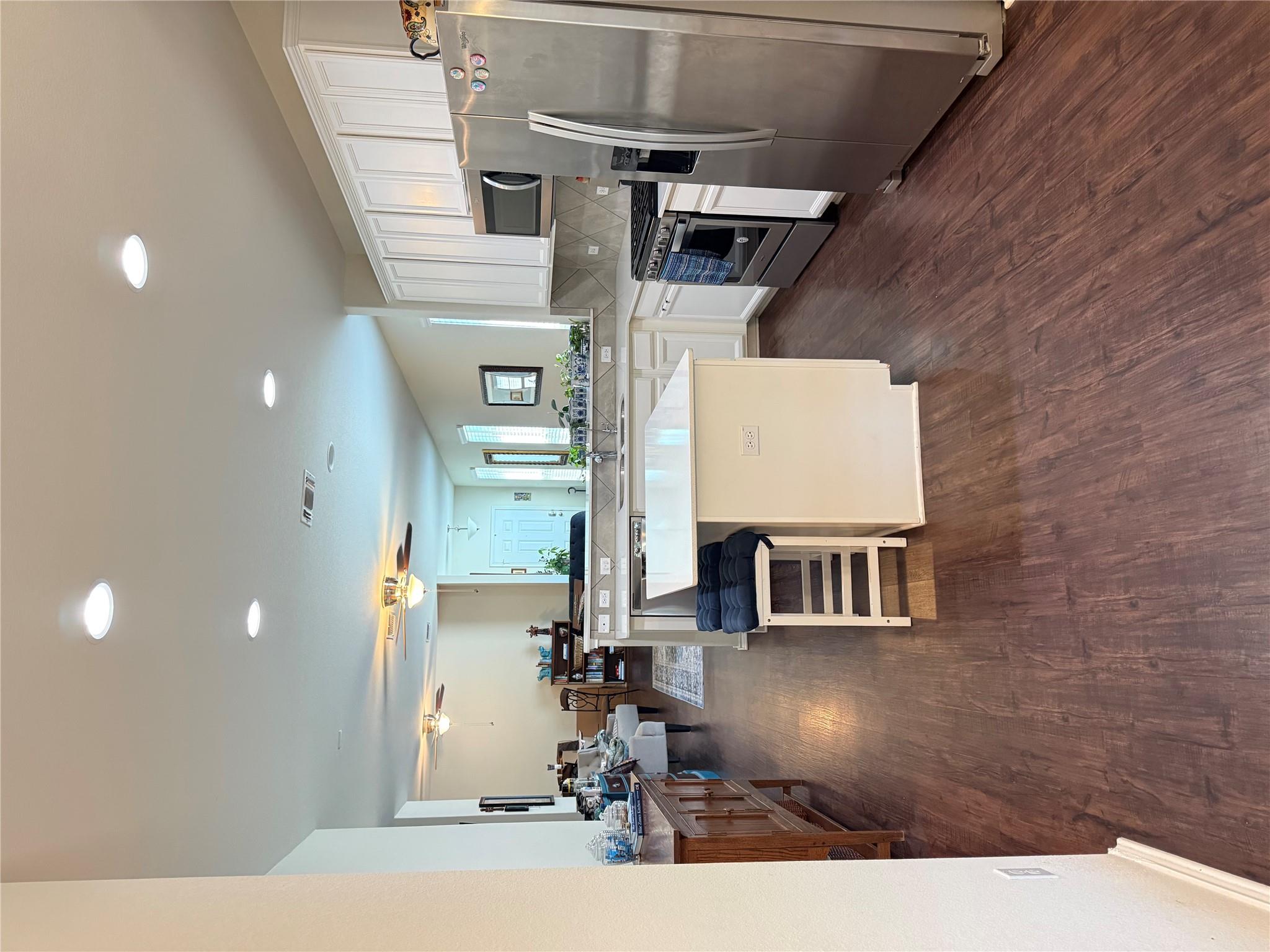 281  La Dera Dr, photo 3
