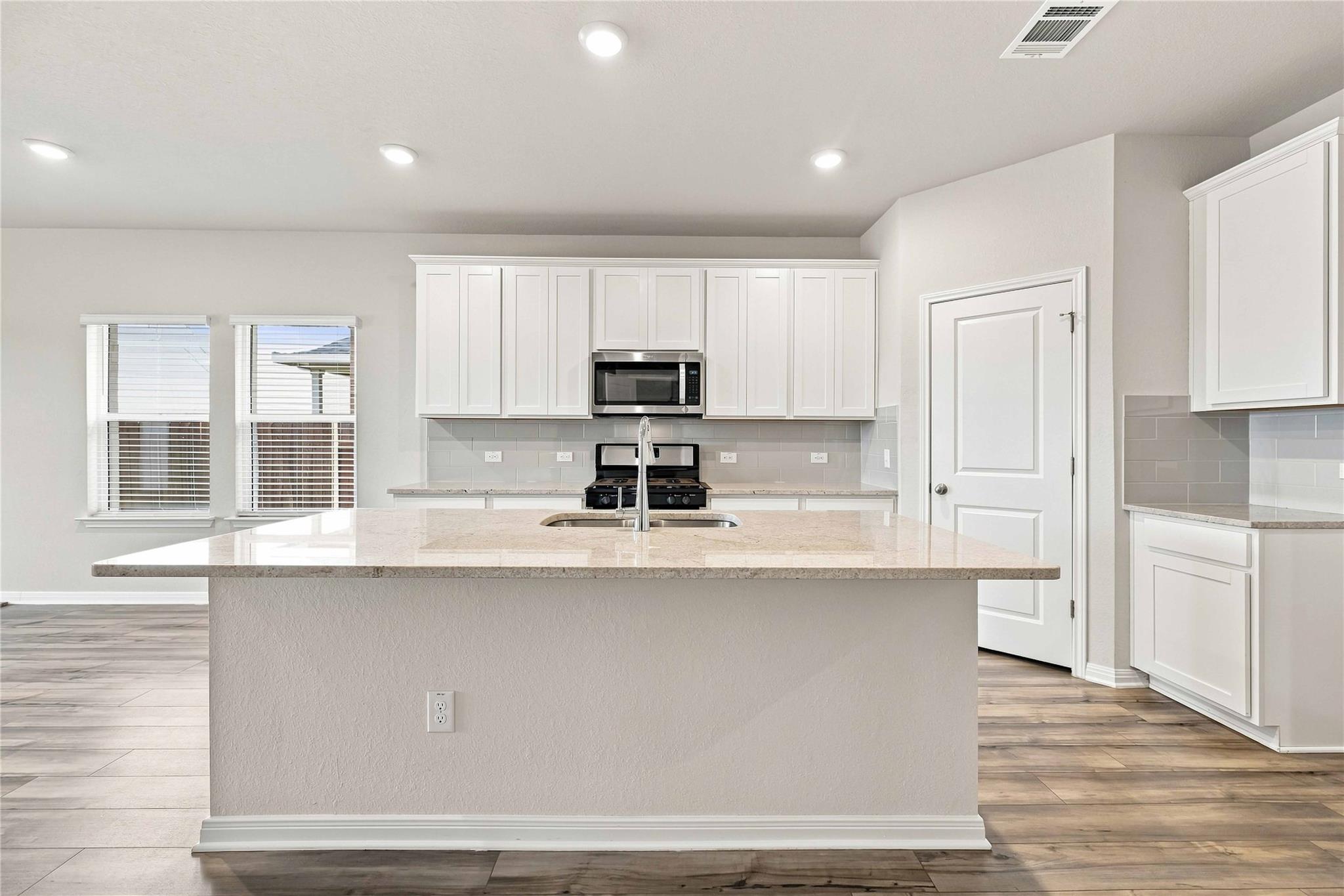 14412  Heartland Dr, photo 12
