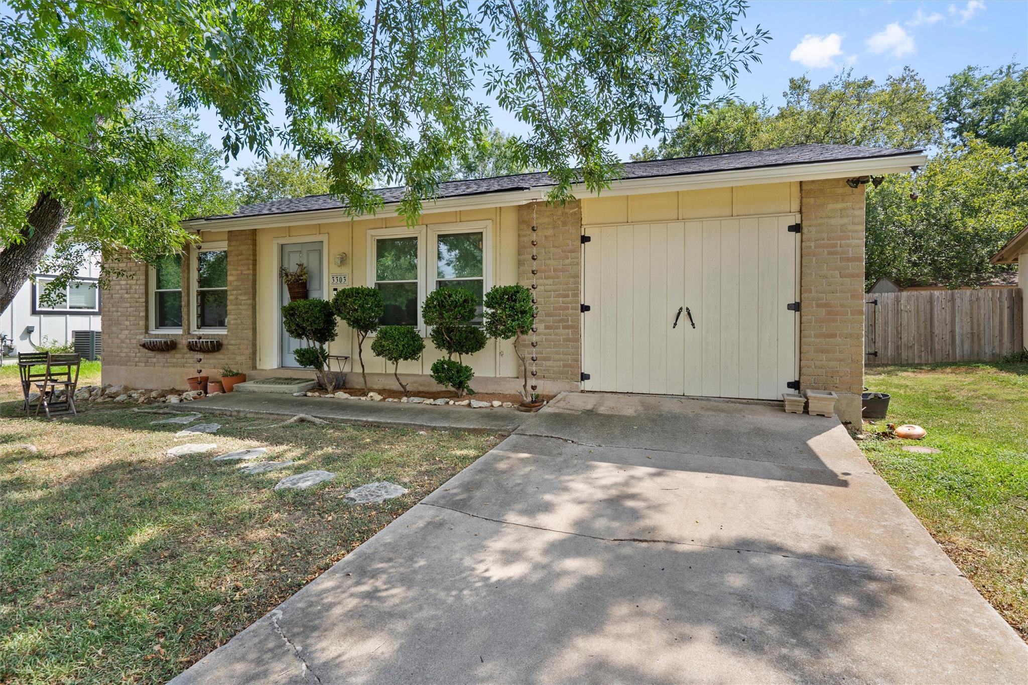 3303  Plantation Rd, photo 3