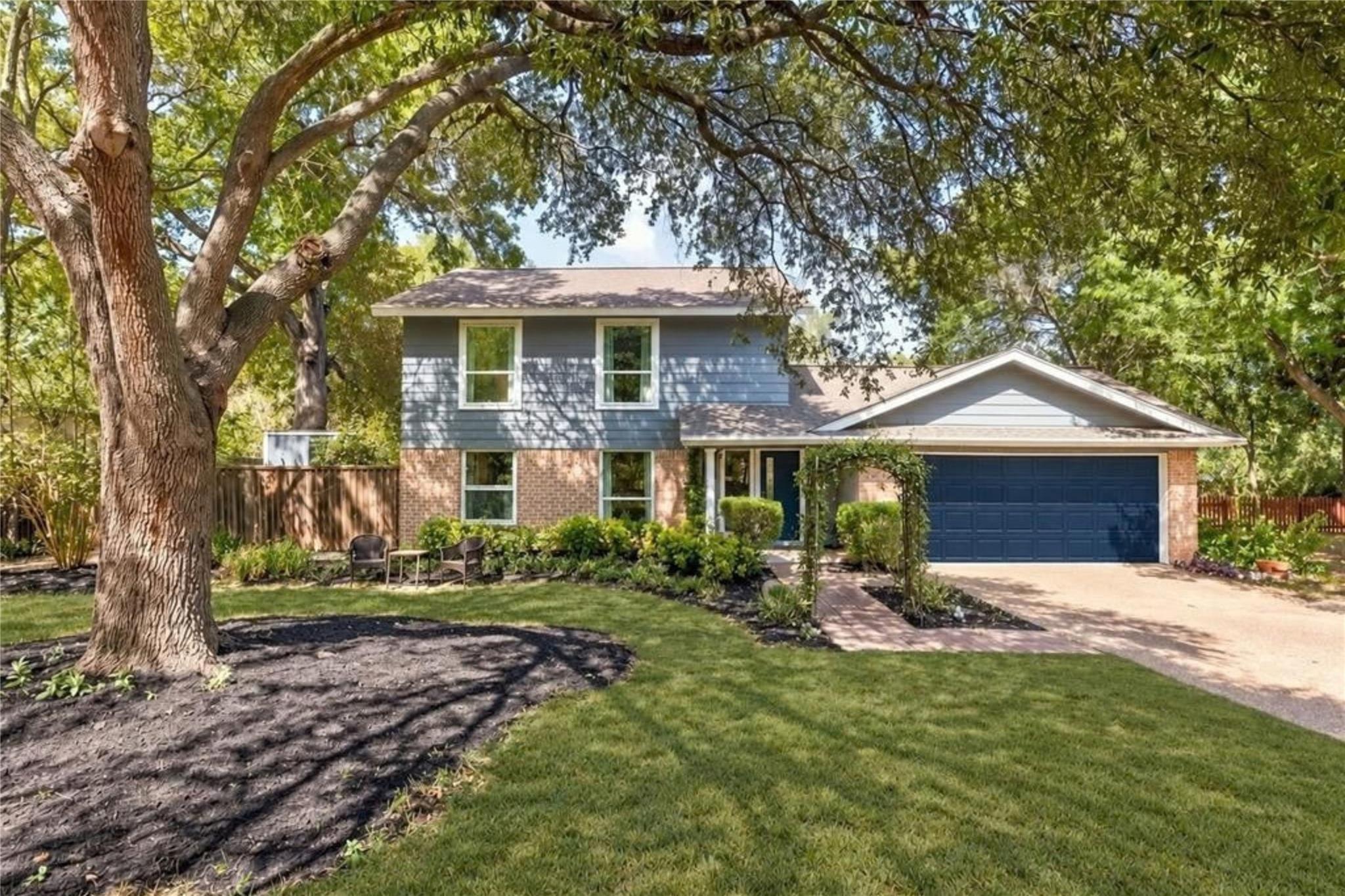 2406  Lancaster Dr, photo 3