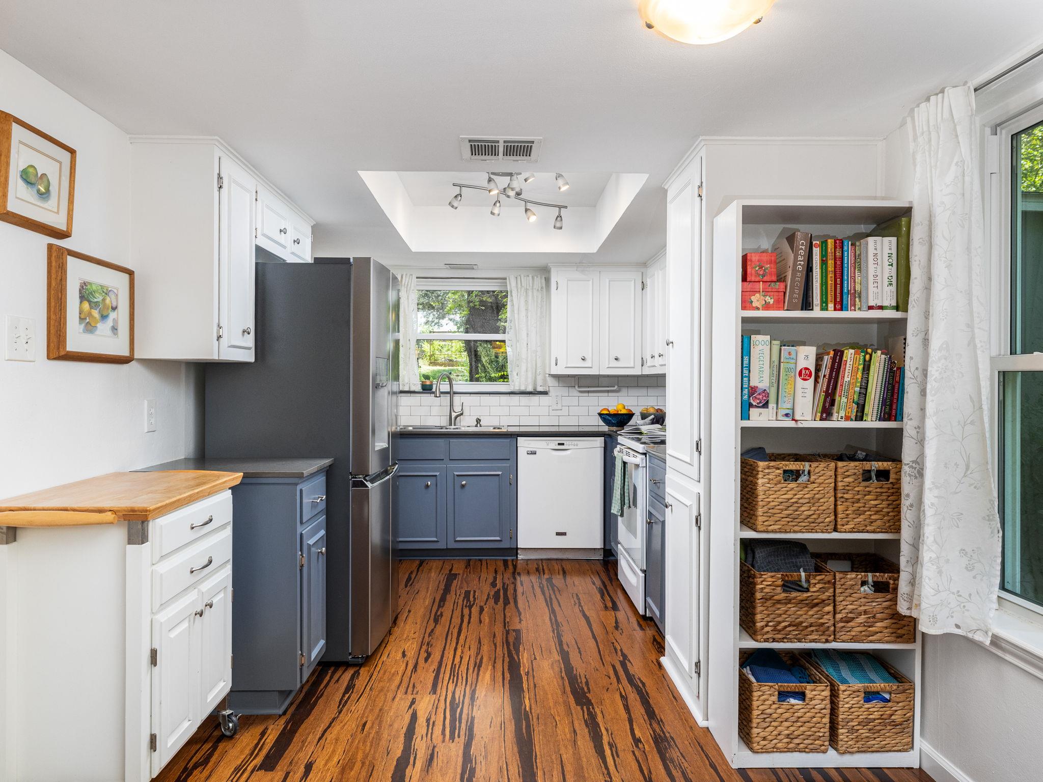 2406  Lancaster Dr, photo 8
