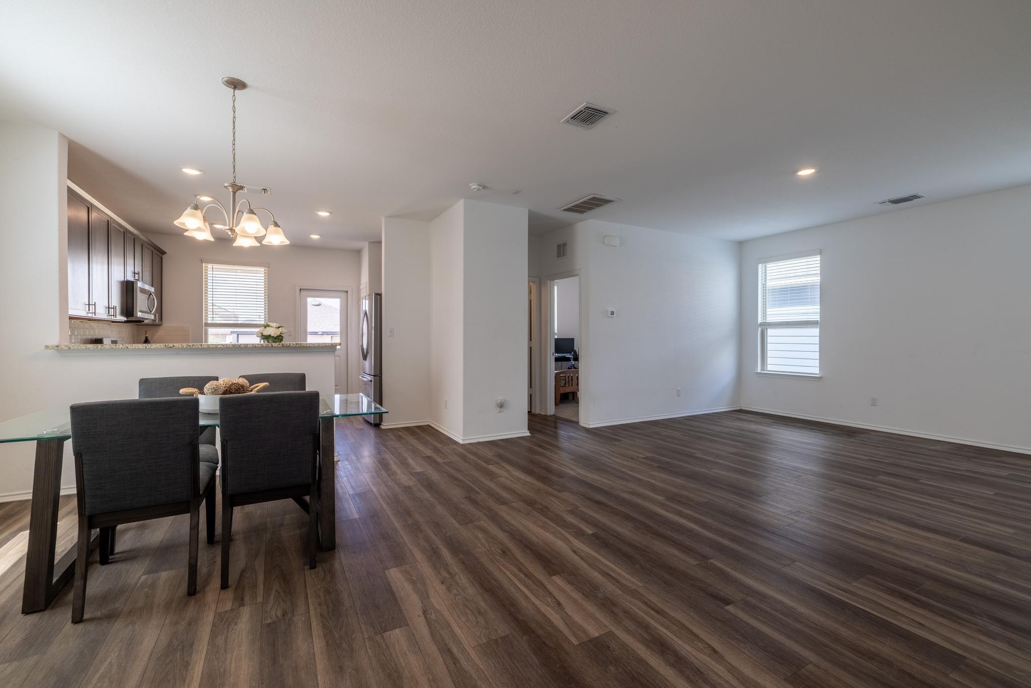 309  Black Alder St, photo 3